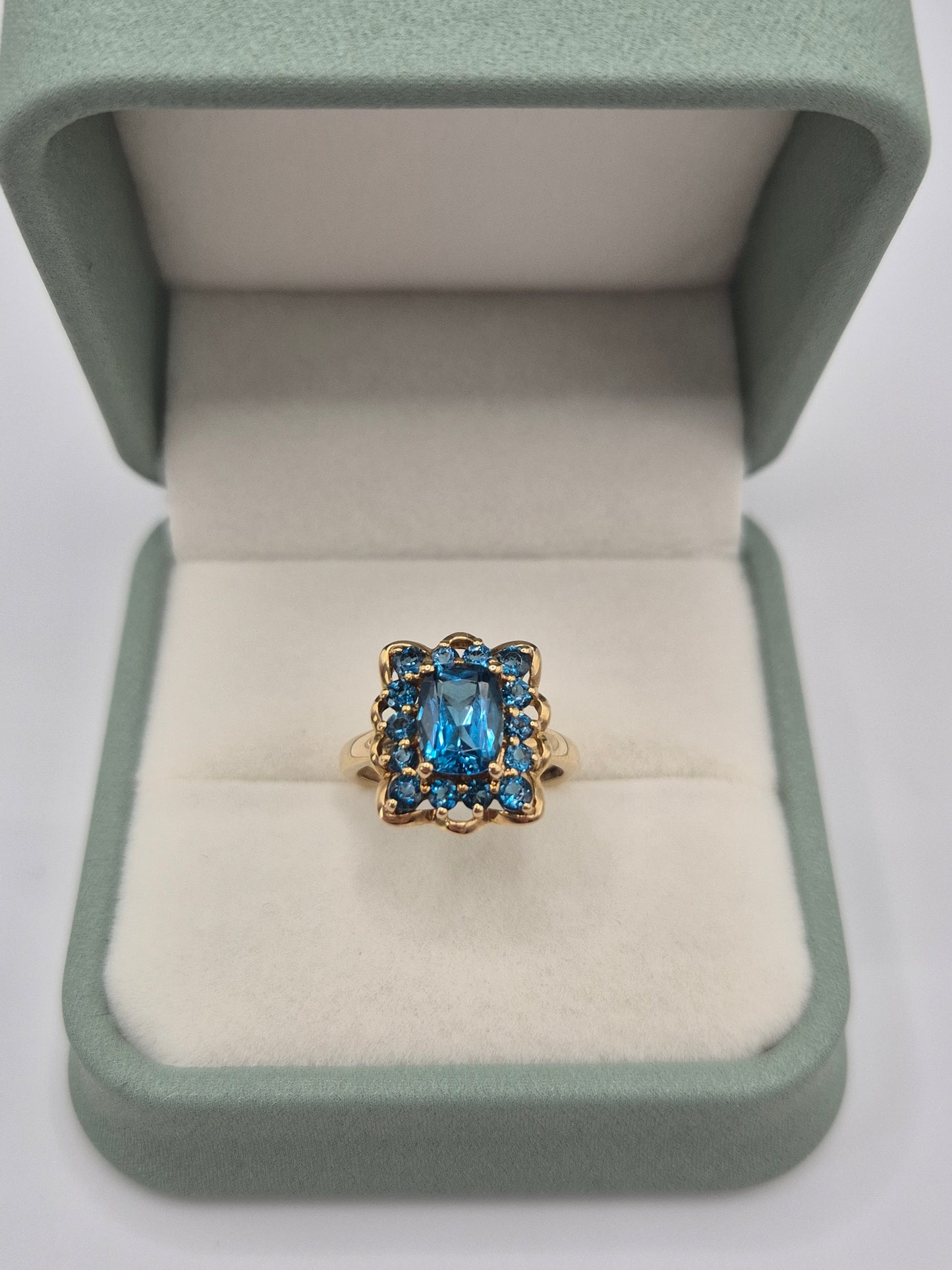 9ct gold blue topaz ring