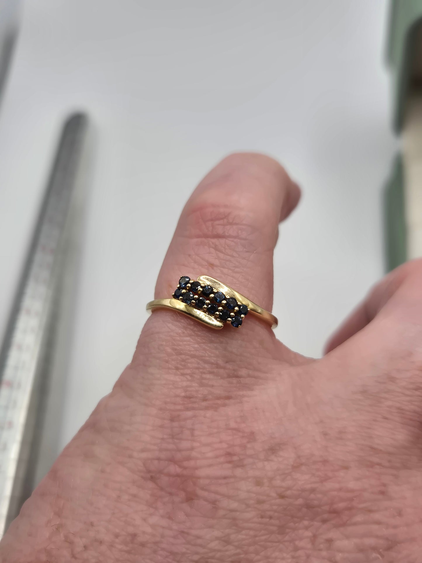 9ct gold sapphire ring