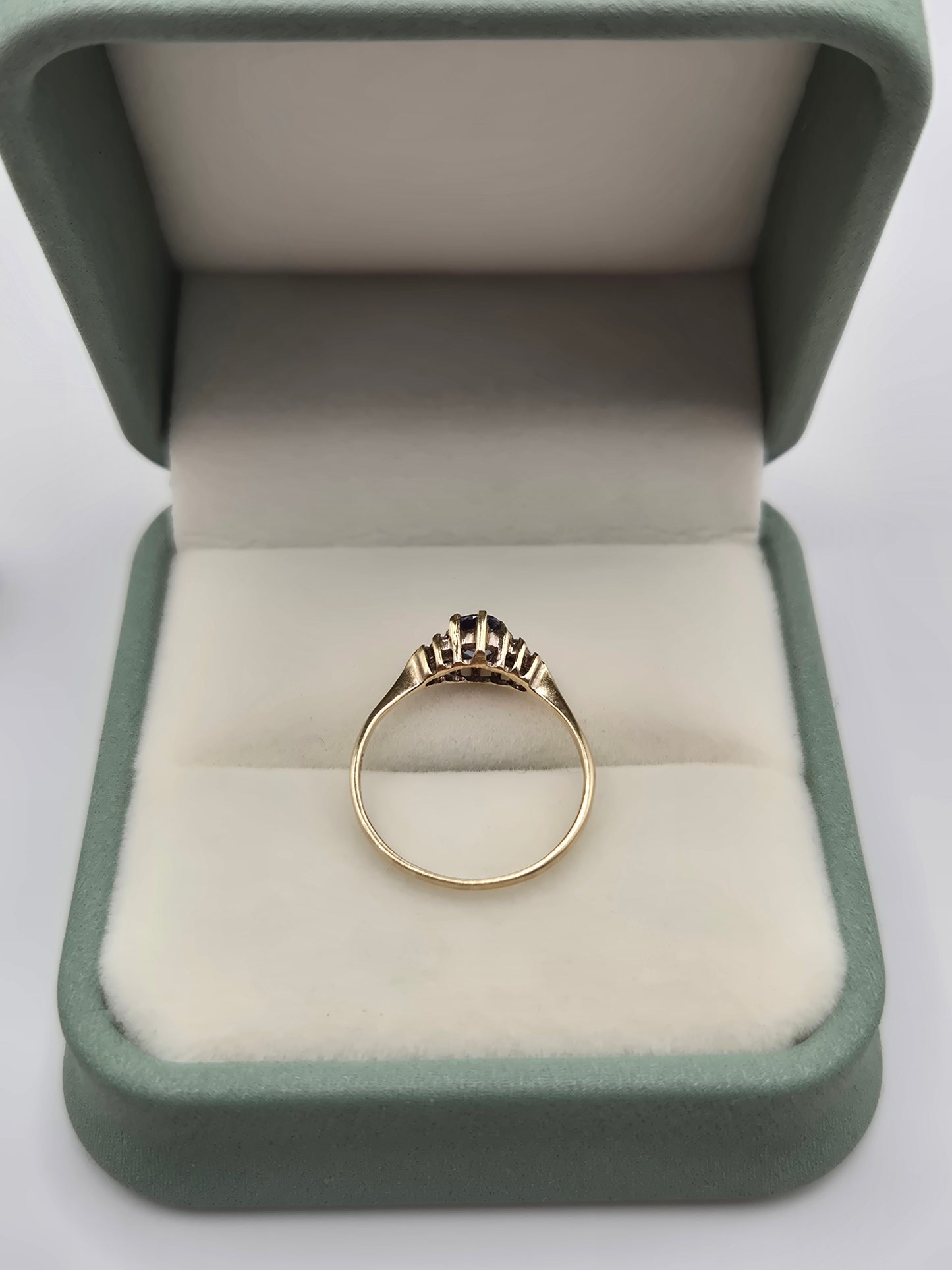 9ct gold tanzanite and diamond ring