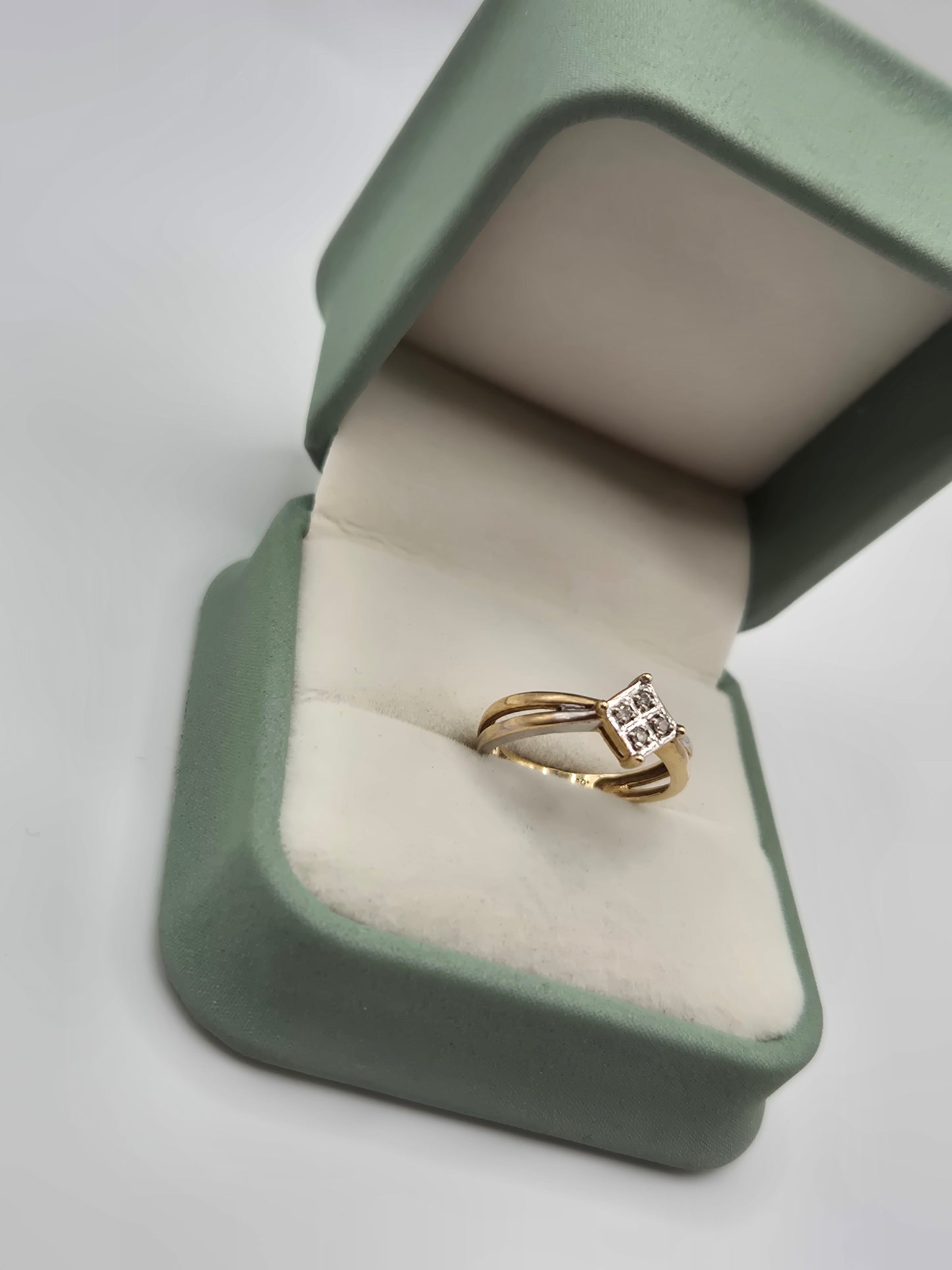9ct two tone gold diamond ring