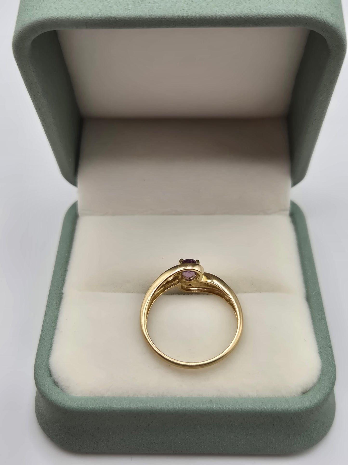9ct gold amethyst and diamond ring