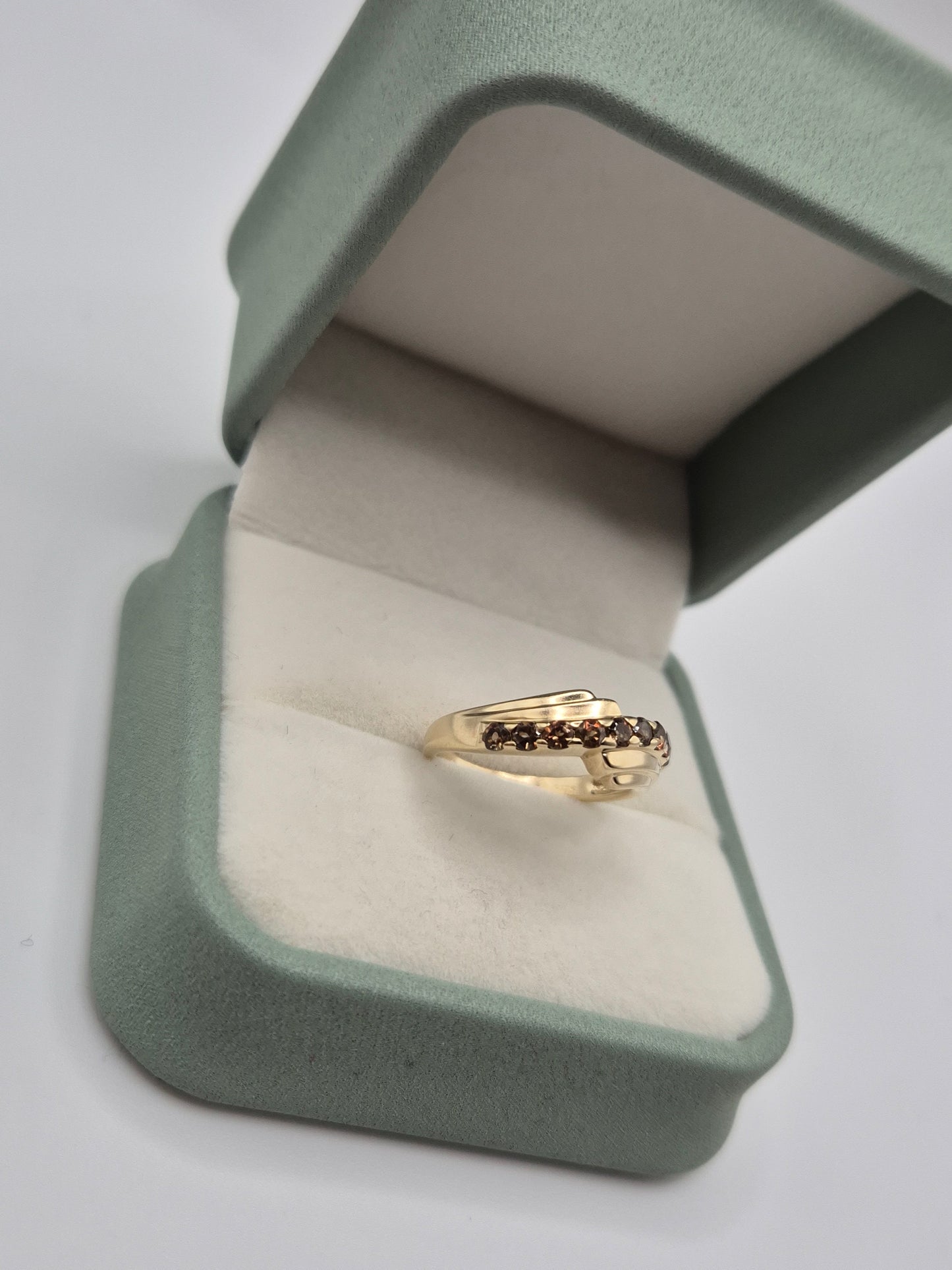 9ct gold quartz ring