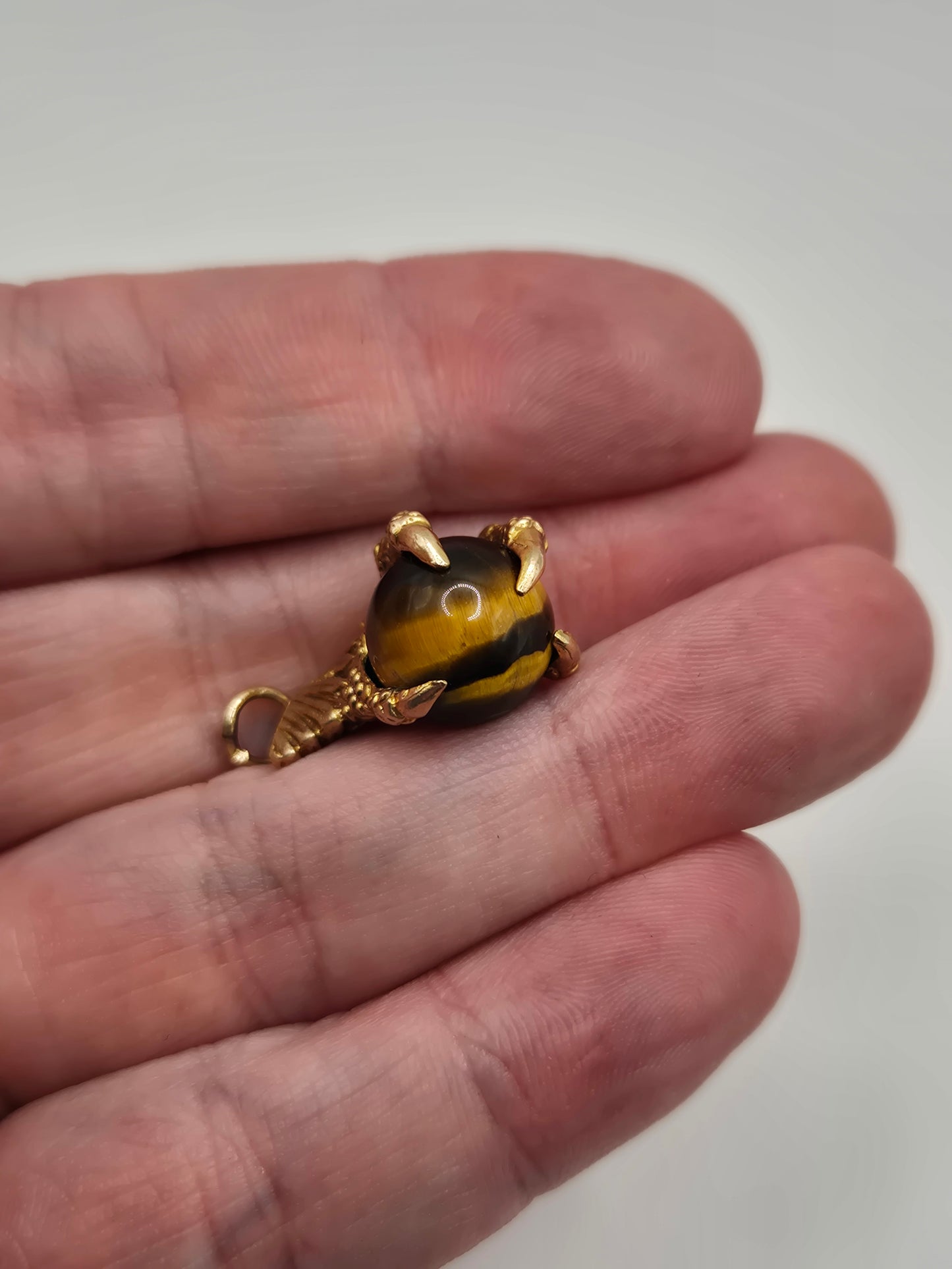 9ct gold tiger's eye claw pendant