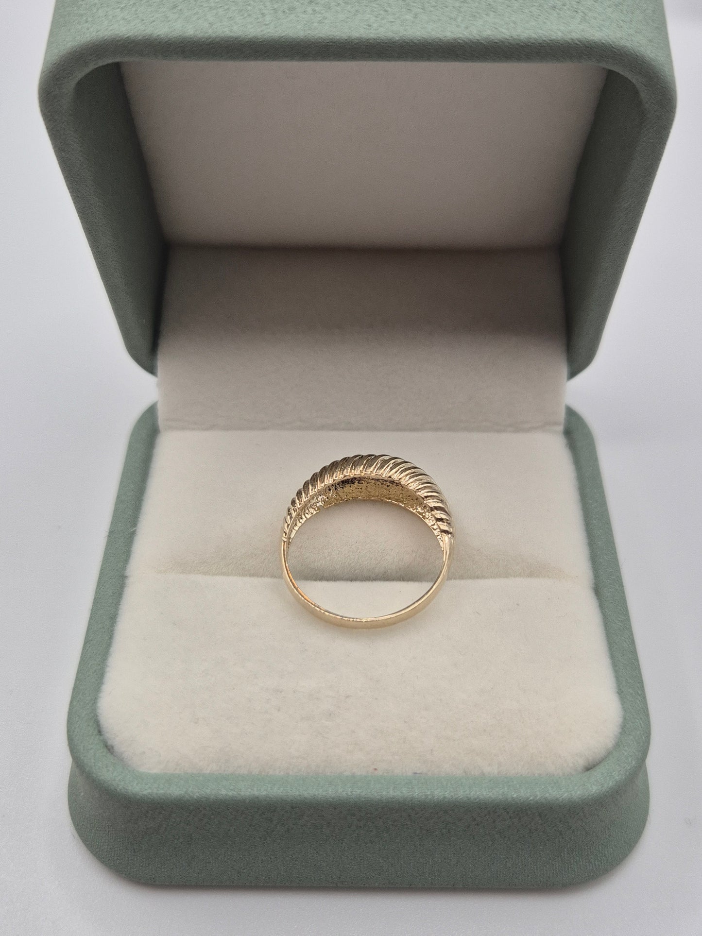 9ct gold croissant ring
