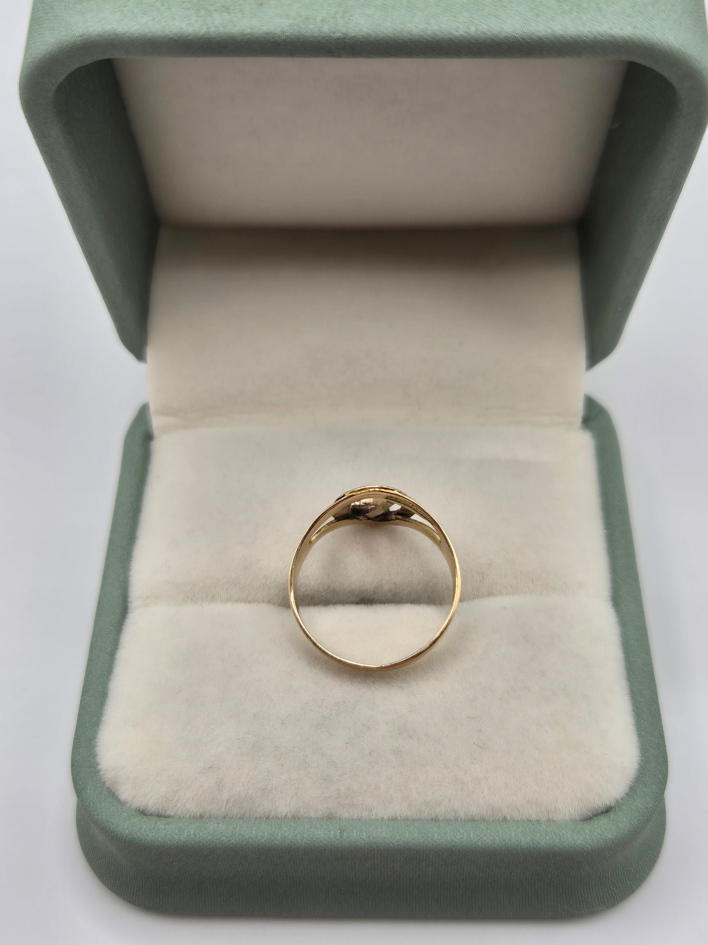 18ct gold amethyst ring