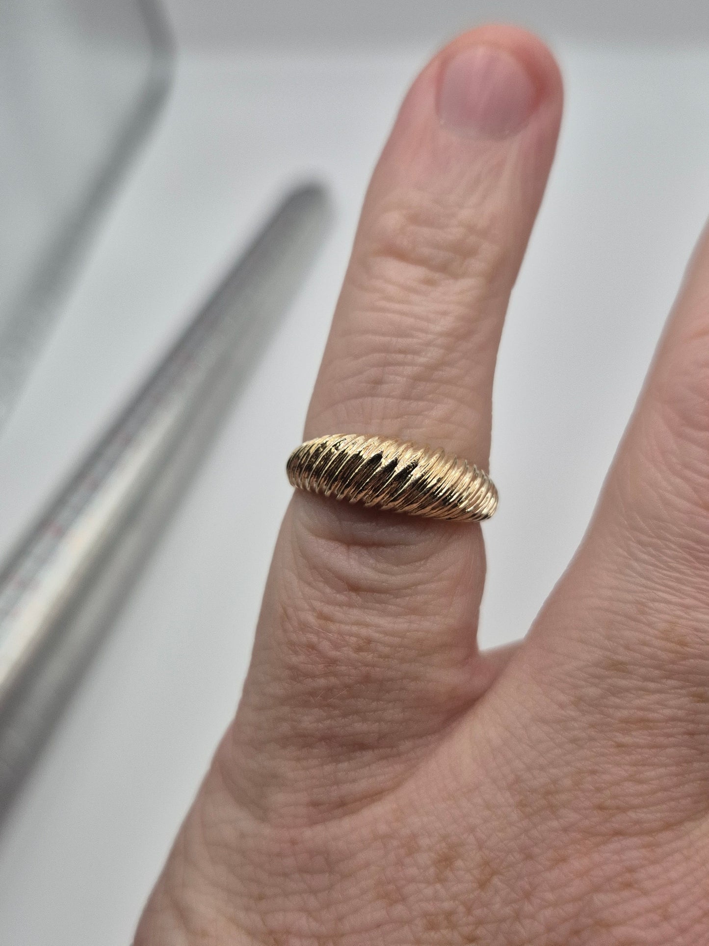 9ct gold croissant ring