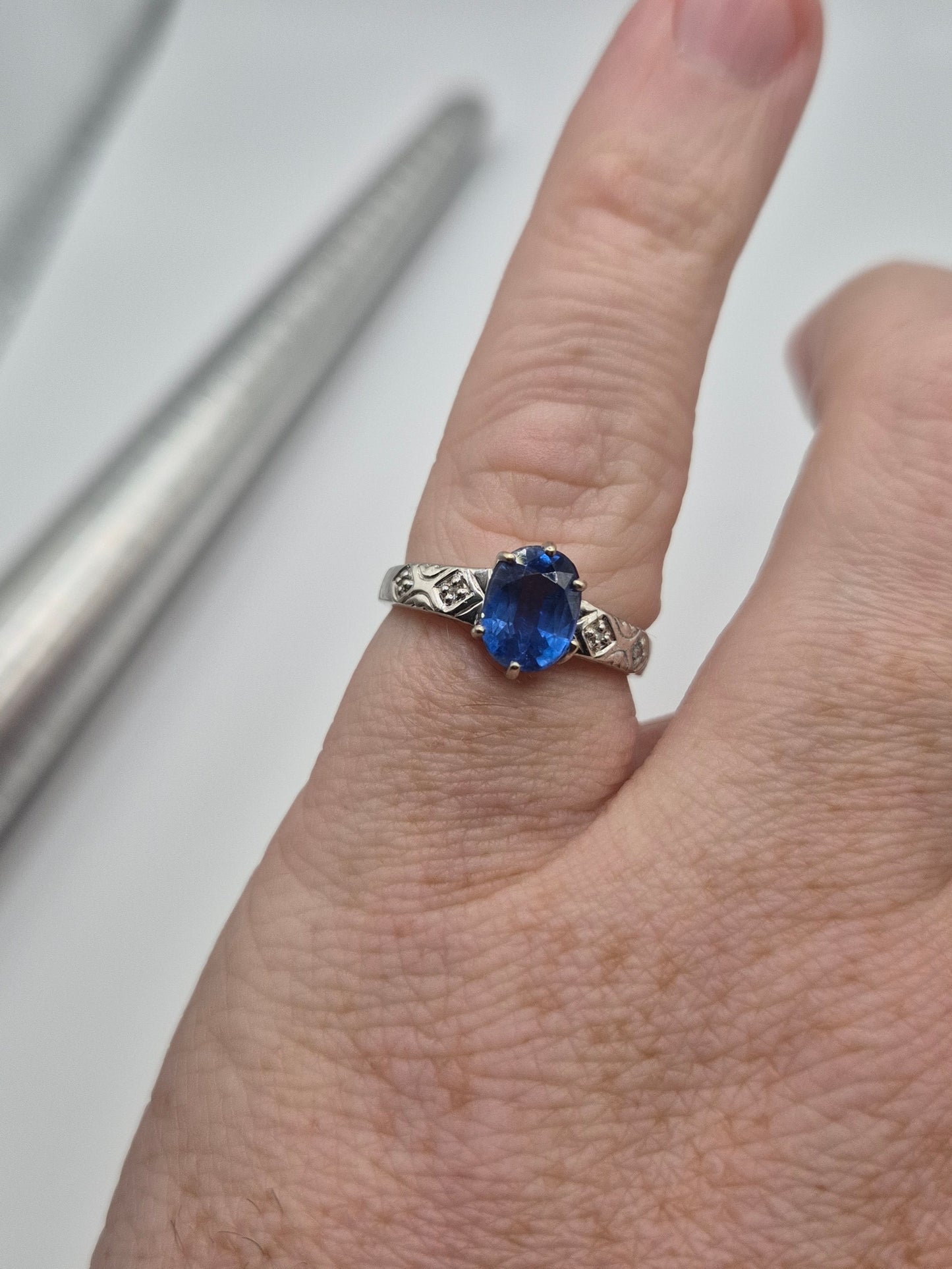 9ct white gold sapphire and diamond ring