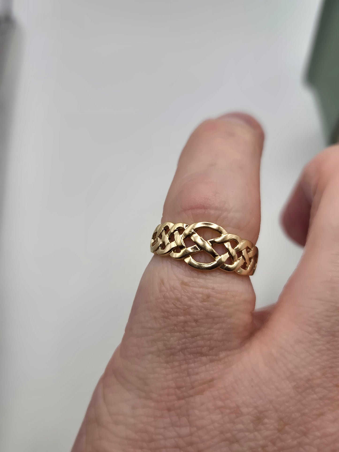 9ct gold celtic ring