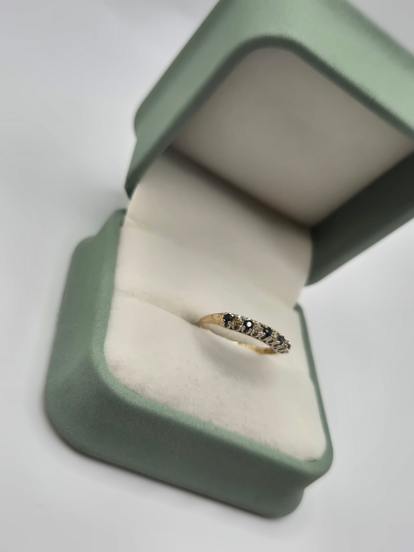 9ct gold sapphire and diamond ring