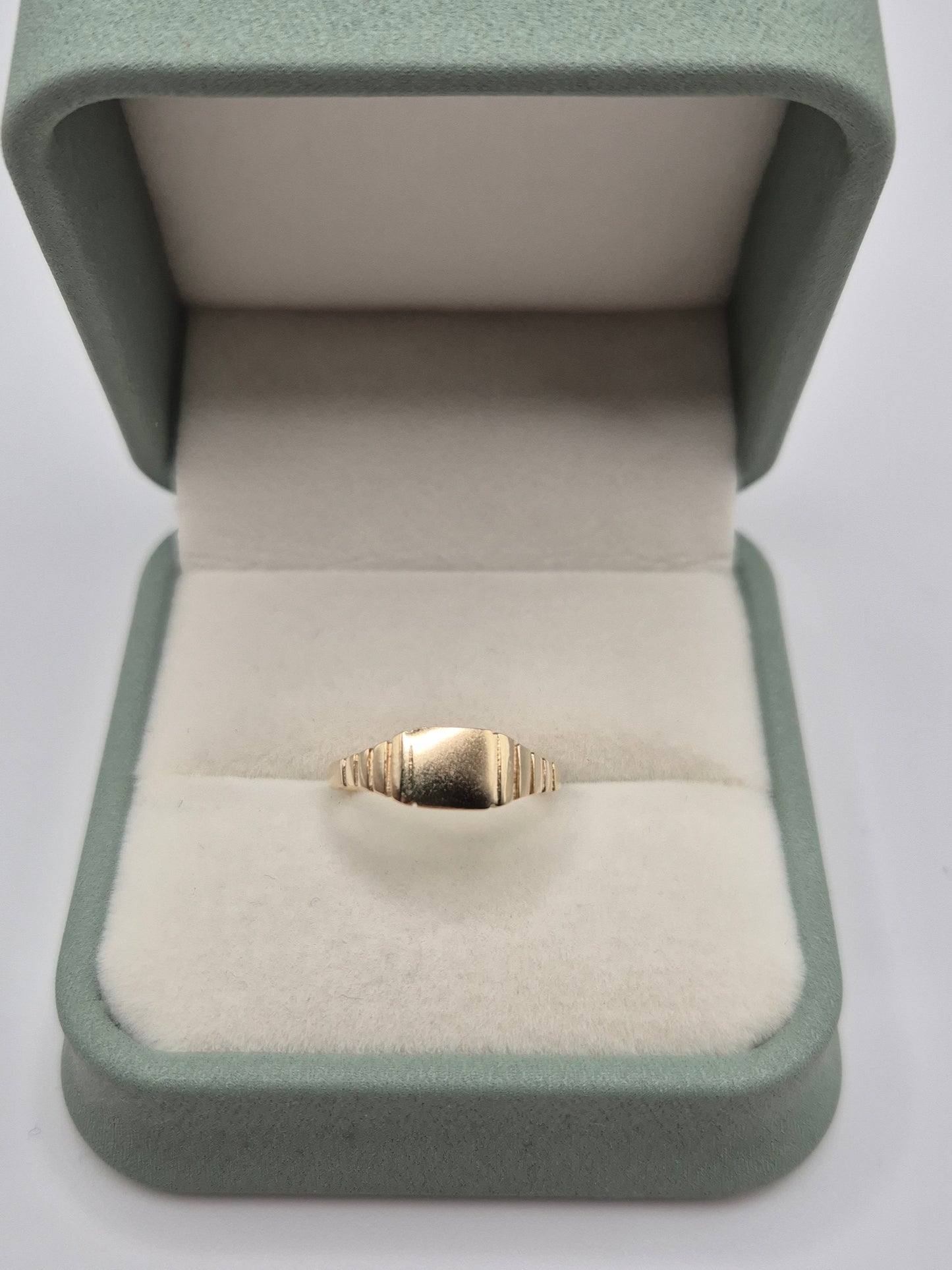 9ct gold signet ring