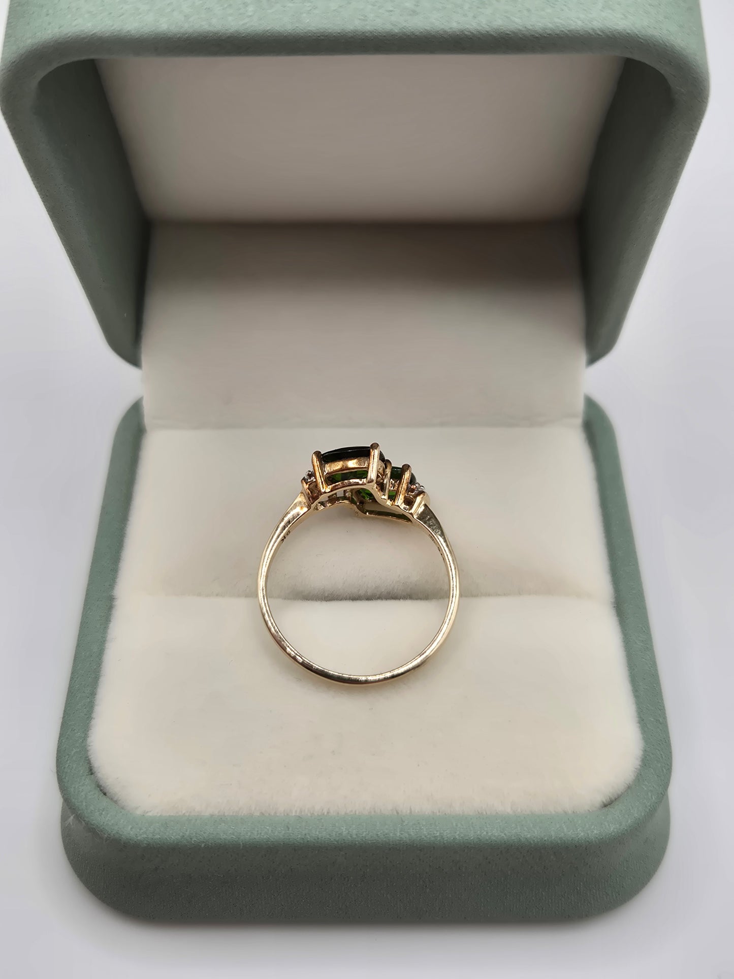 9ct gold diopside and diamond ring