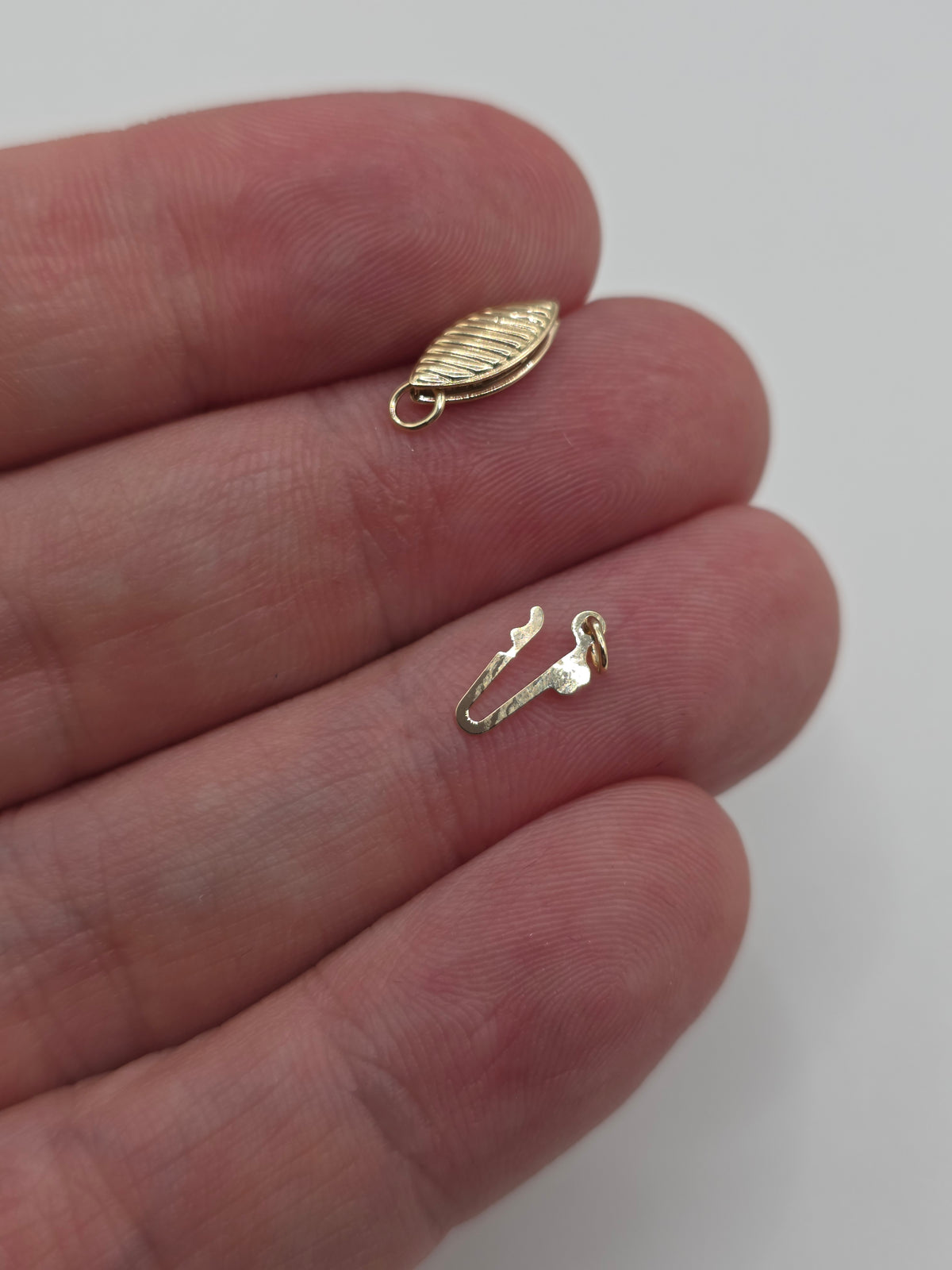 9ct gold oval clasp