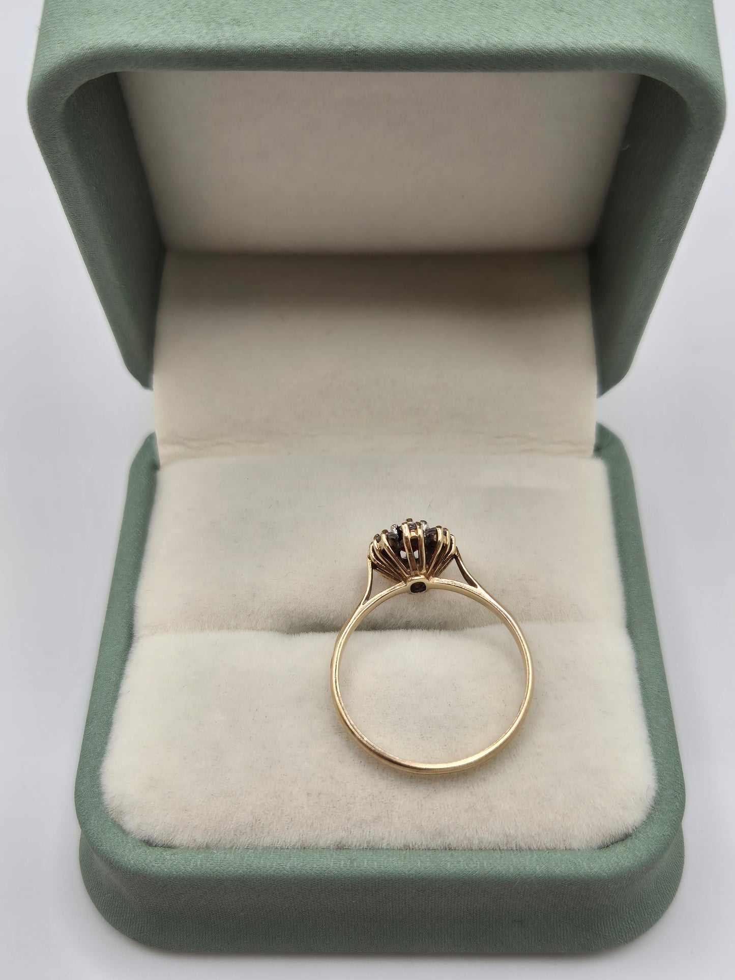 9ct gold garnet and cz ring