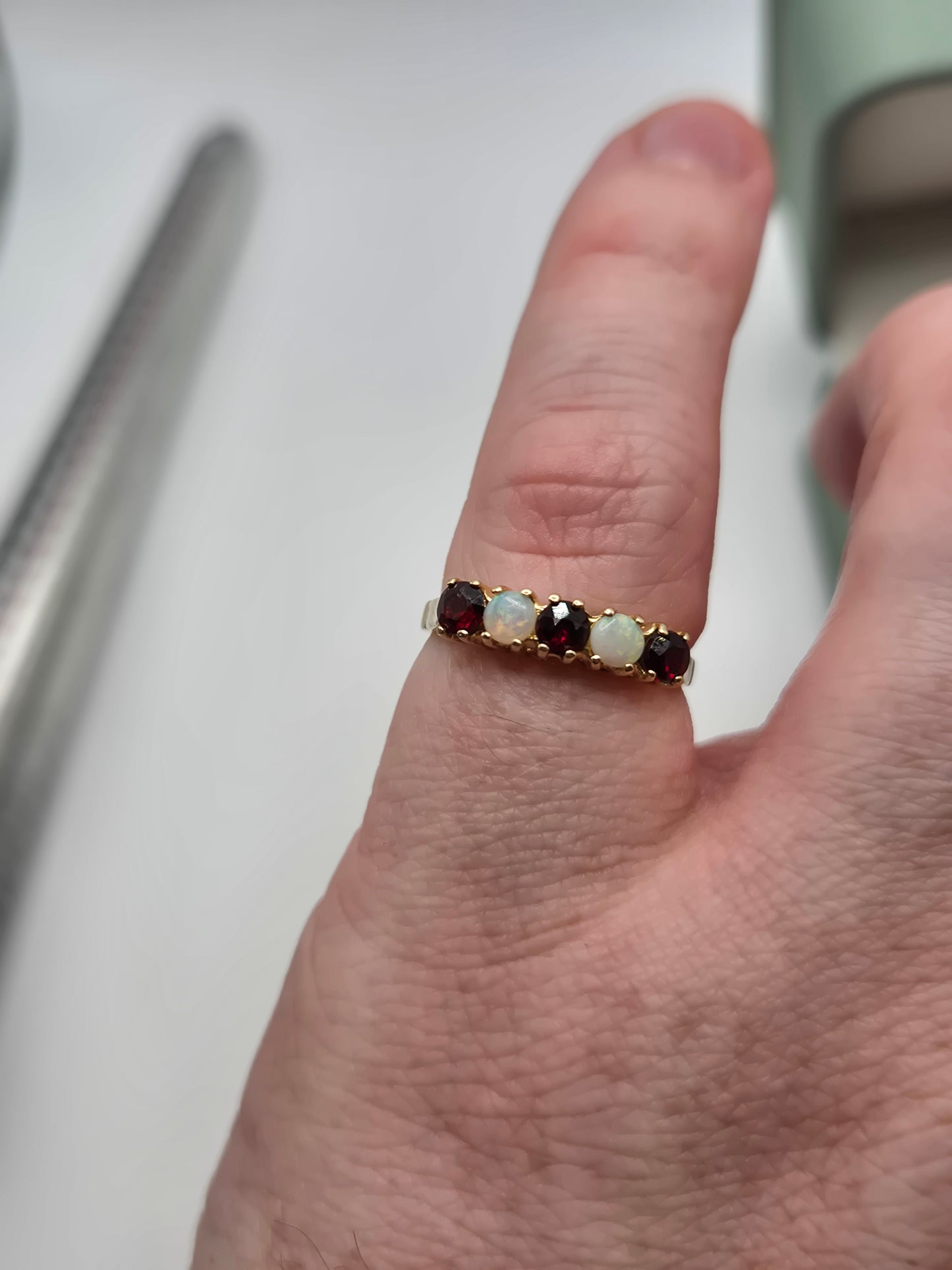 9ct gold garnet and opal ring