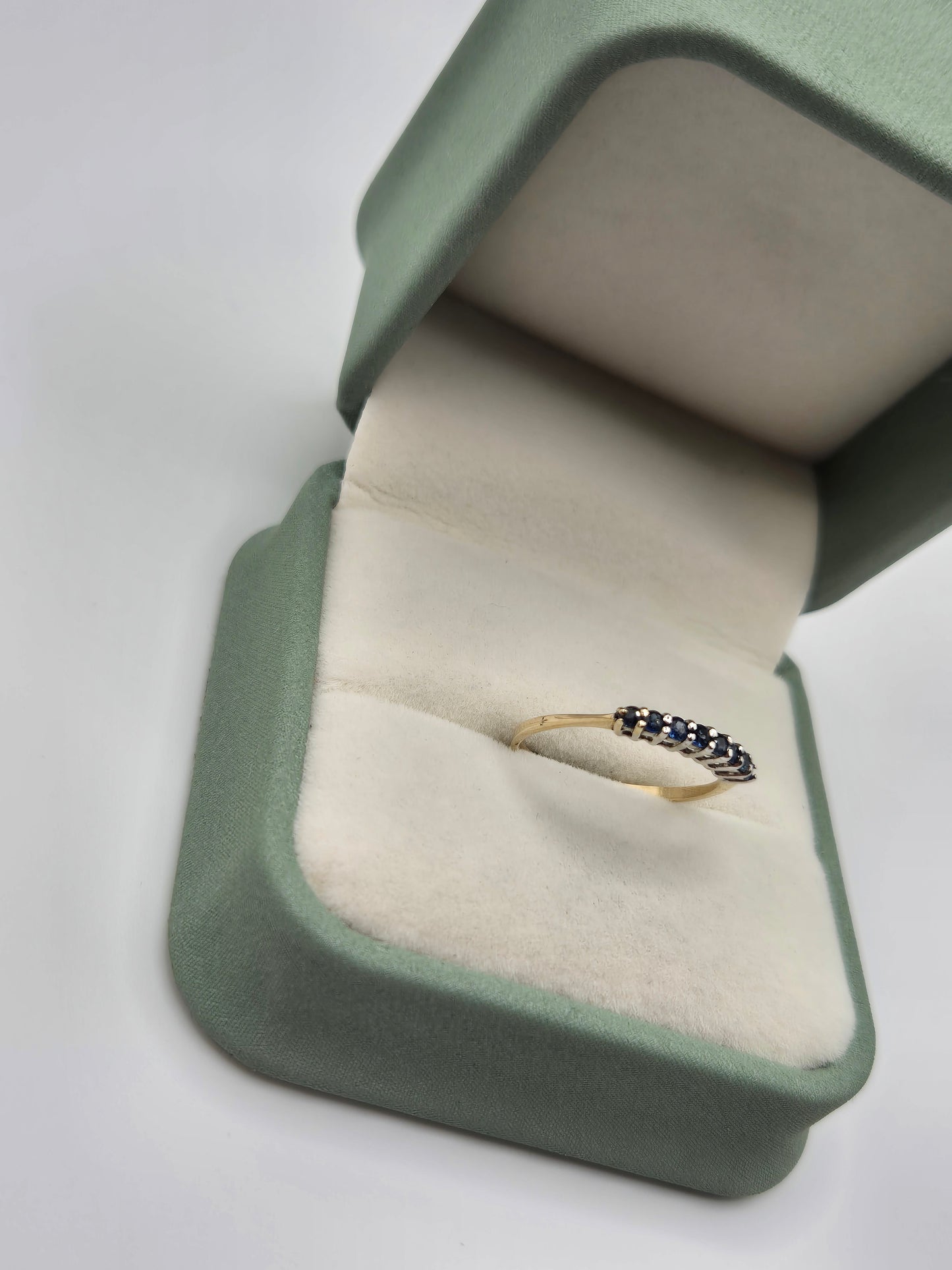 9ct gold tanzanite ring