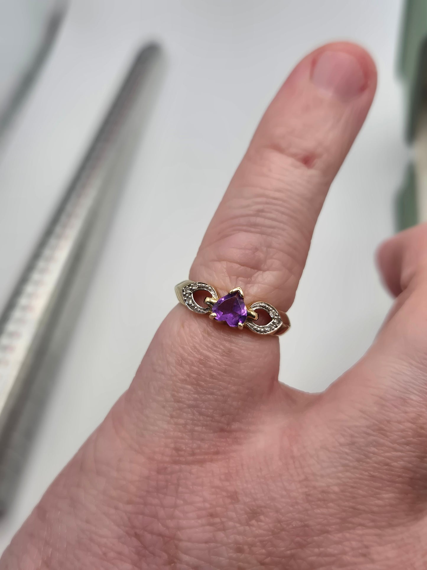 9ct gold amethyst and diamond ring