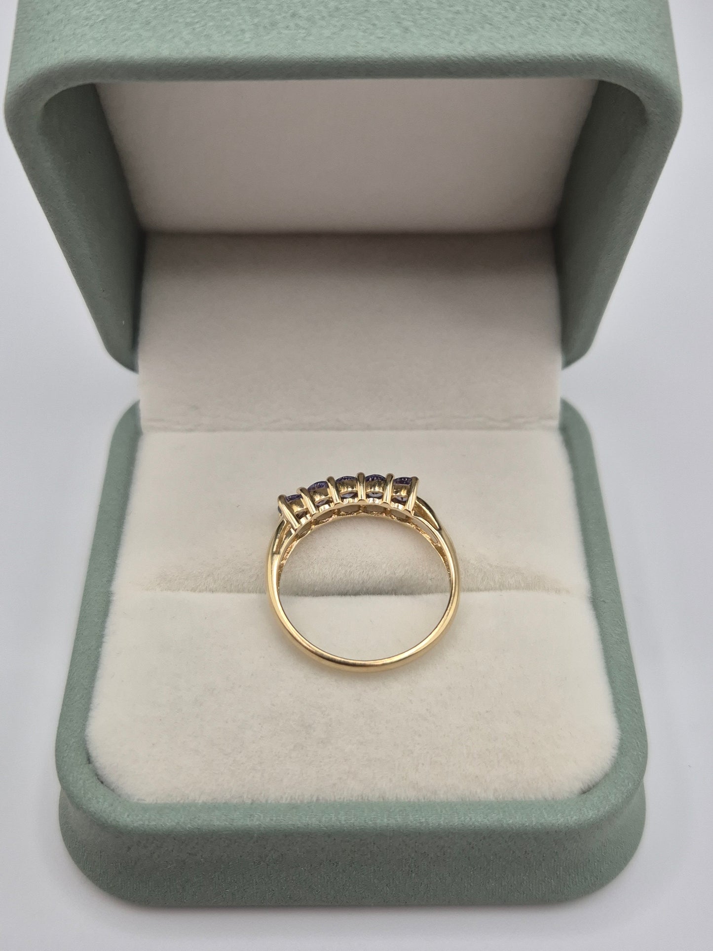 9ct gold tanzanite ring