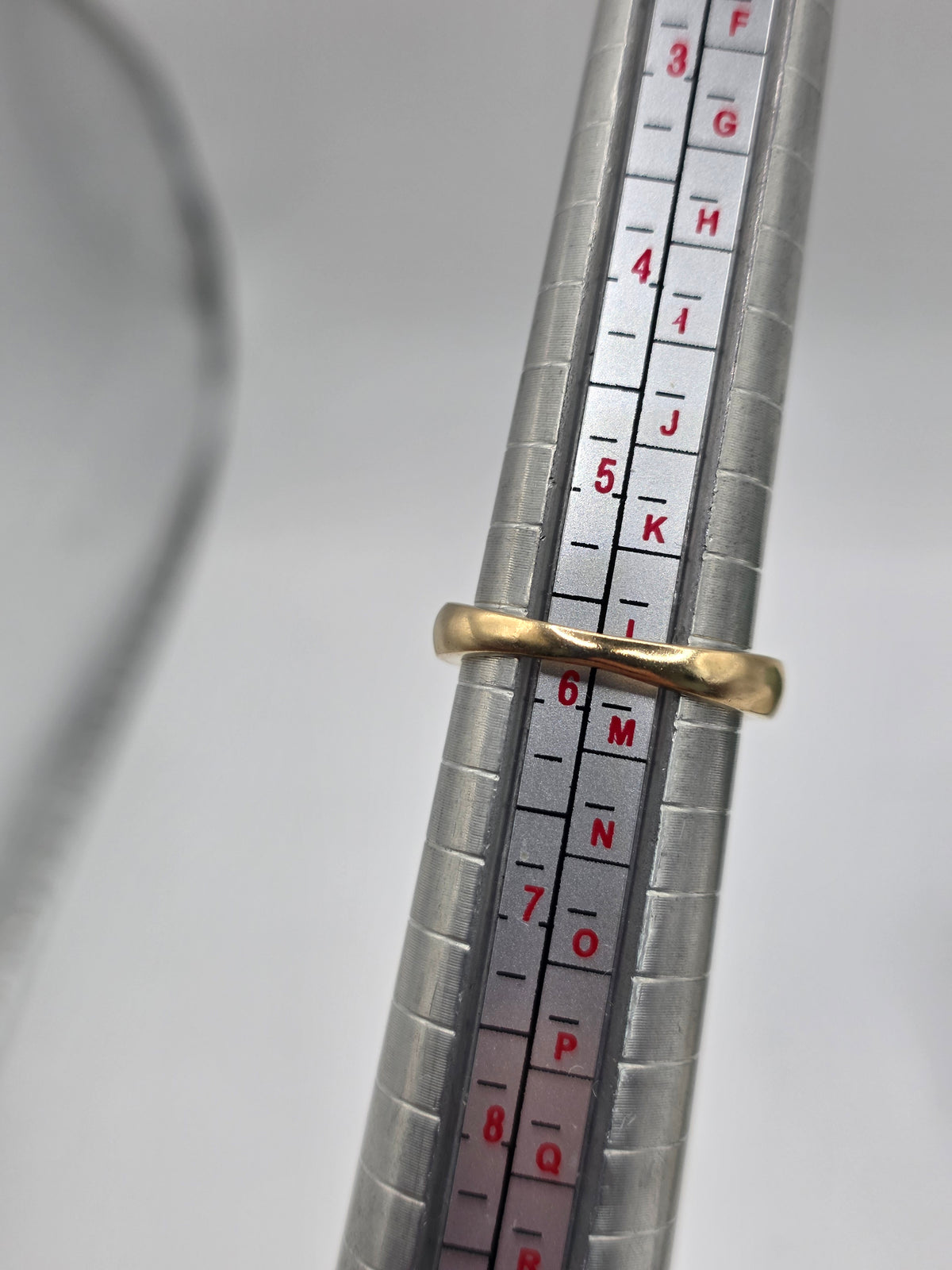 9ct gold quartz and diamond ring