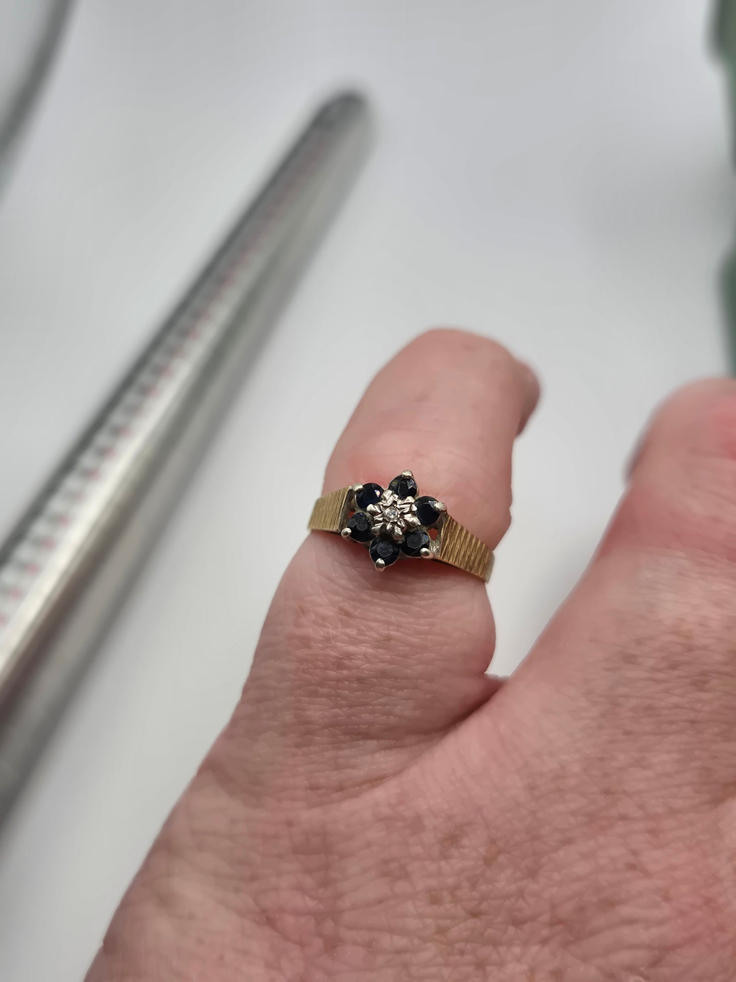 9ct gold sapphire and diamond ring