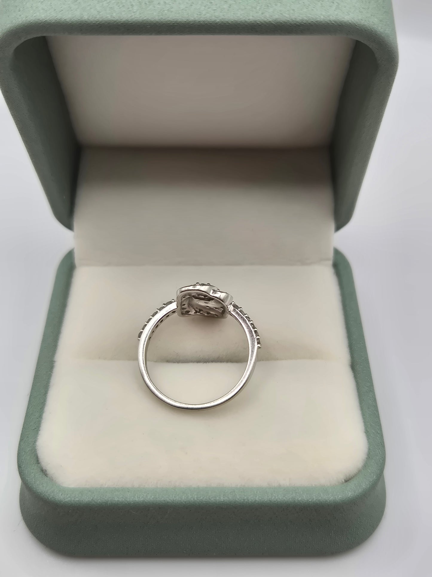 9ct white gold diamond cluster ring