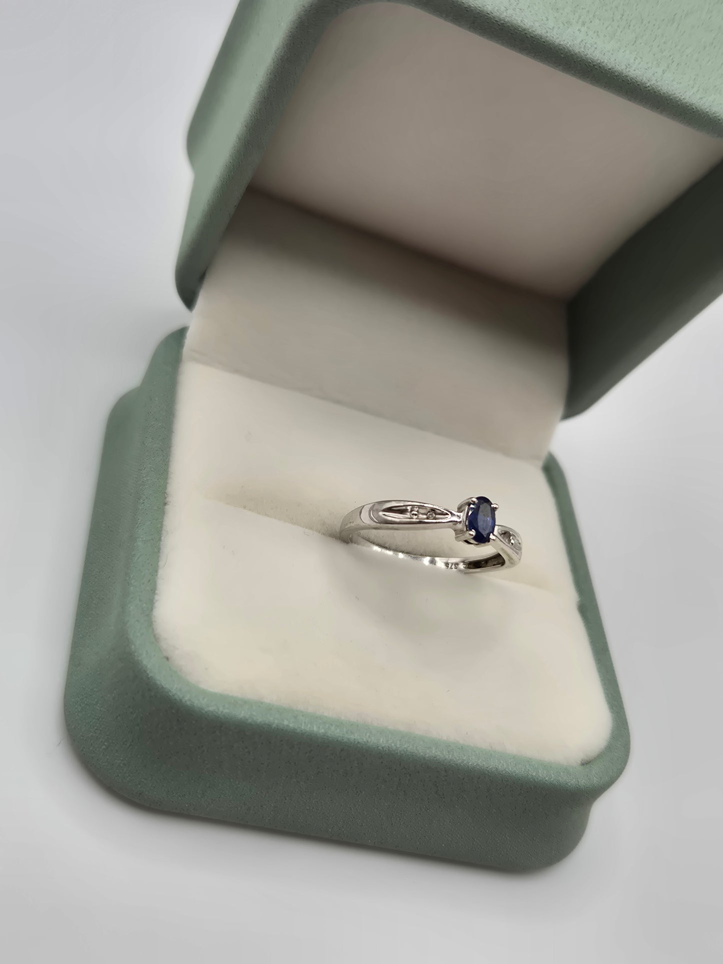 9ct white gold sapphire and diamond ring