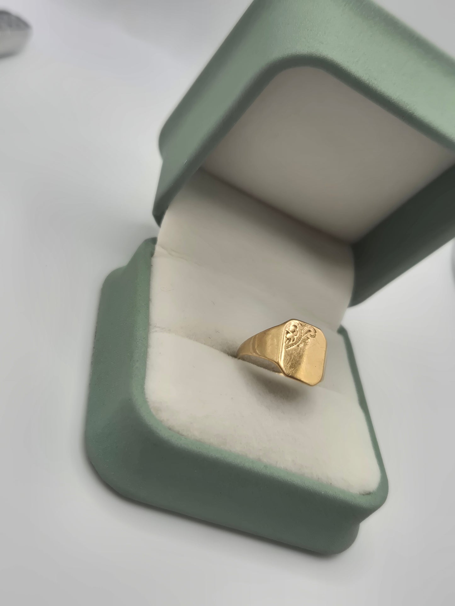 9ct gold signet ring