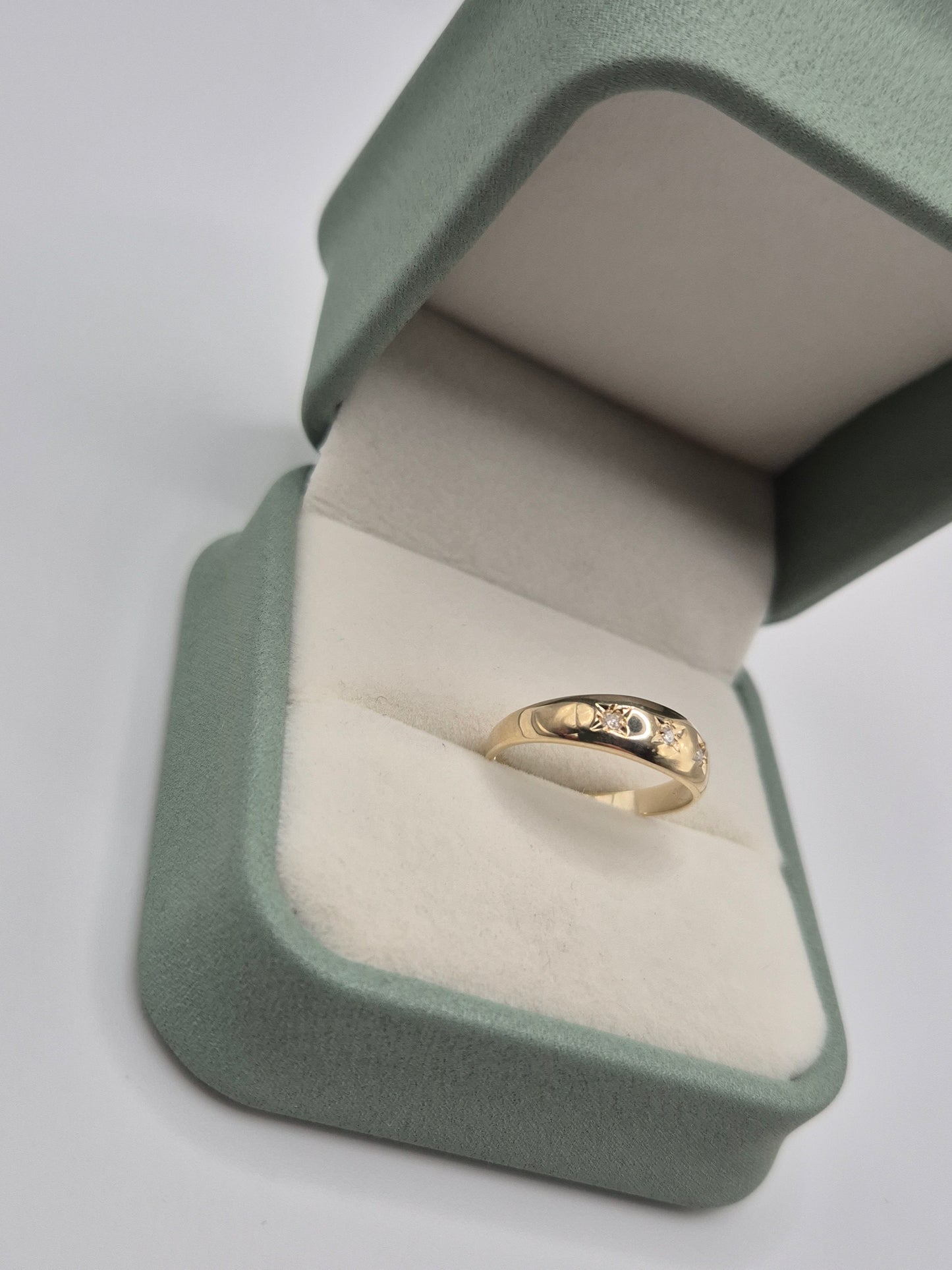 9ct gold diamond gypsy ring