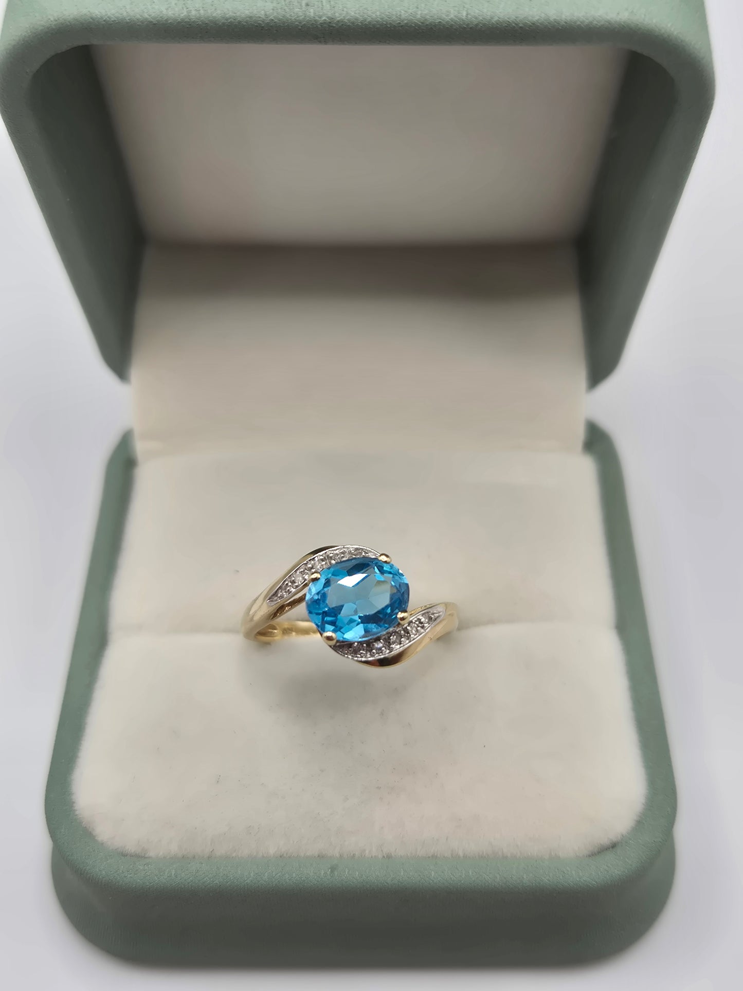 9ct gold topaz and diamond ring