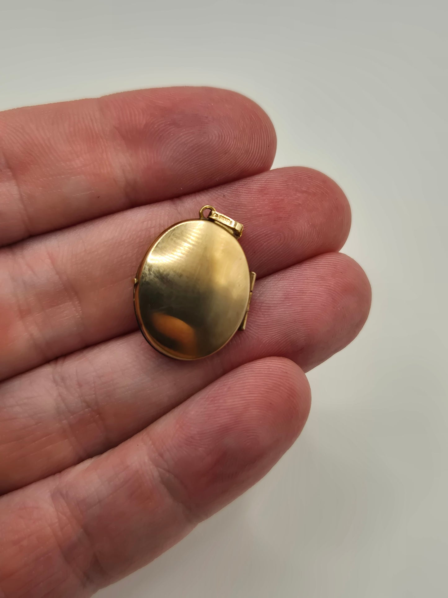 9ct gold diamond locket