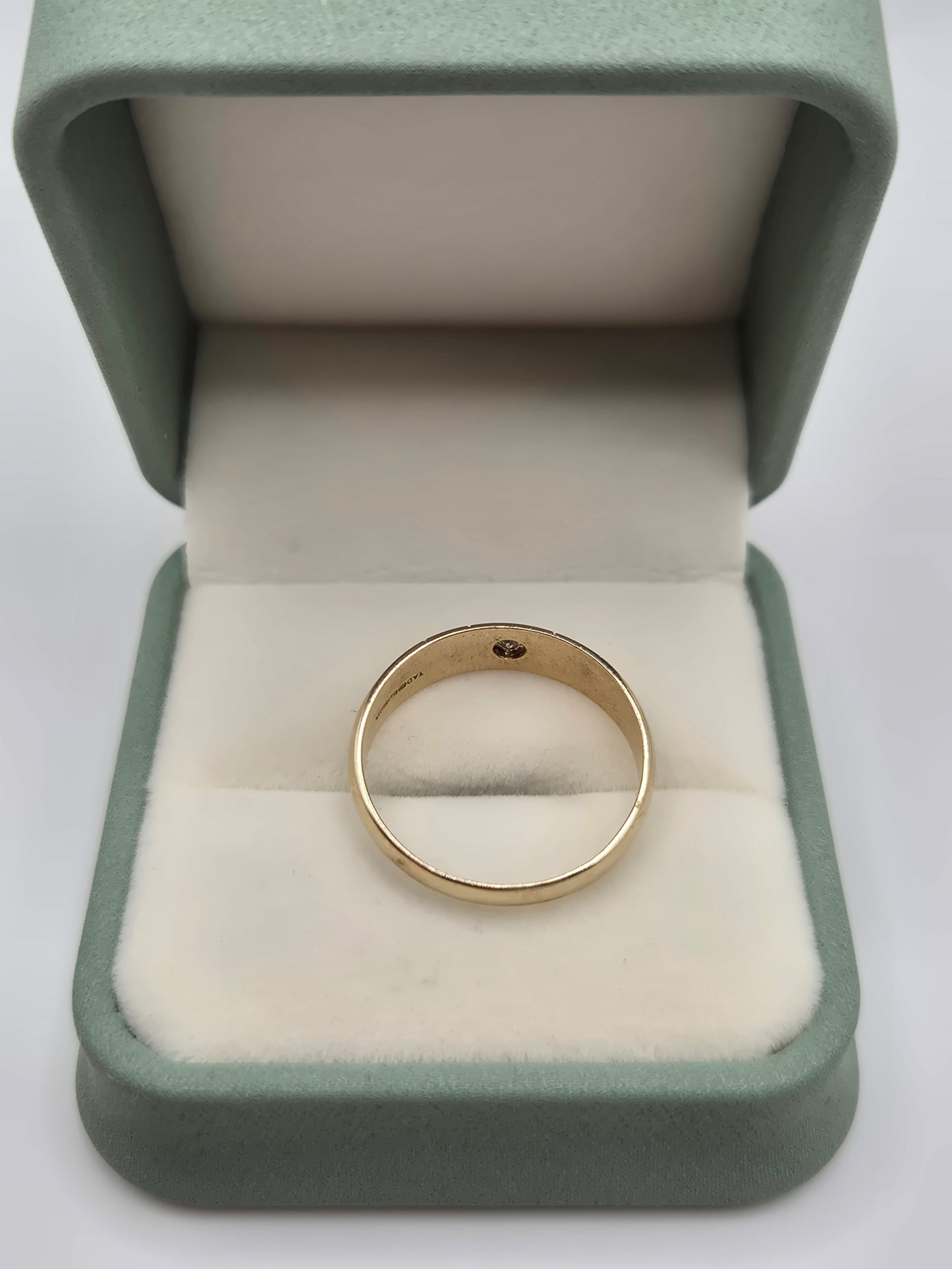 9ct gold diamond gypsy ring