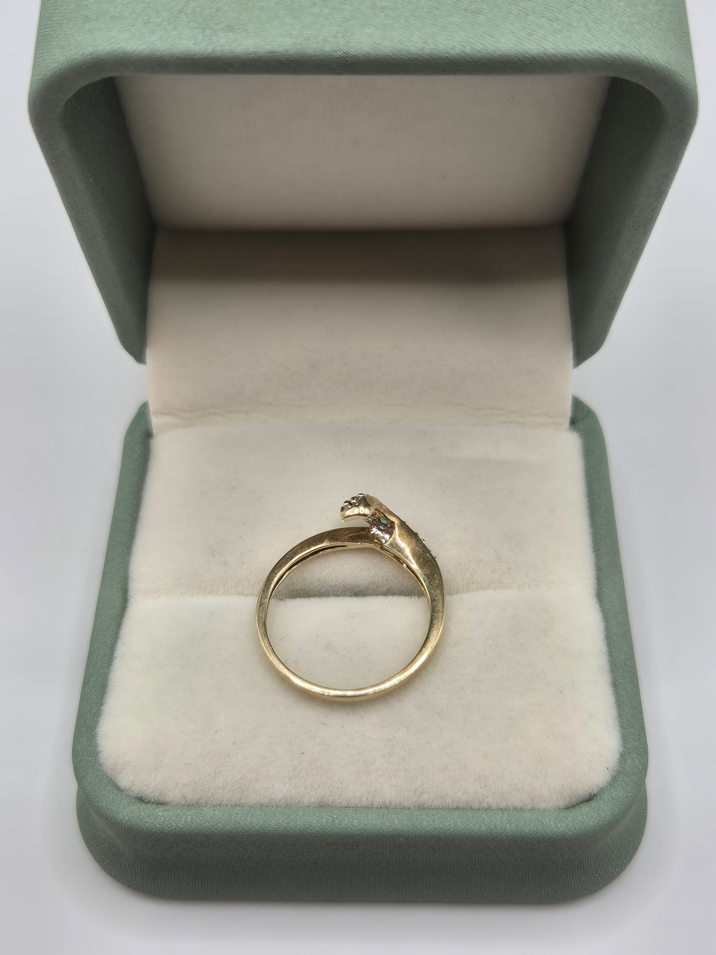 9ct gold emerald and diamond ring