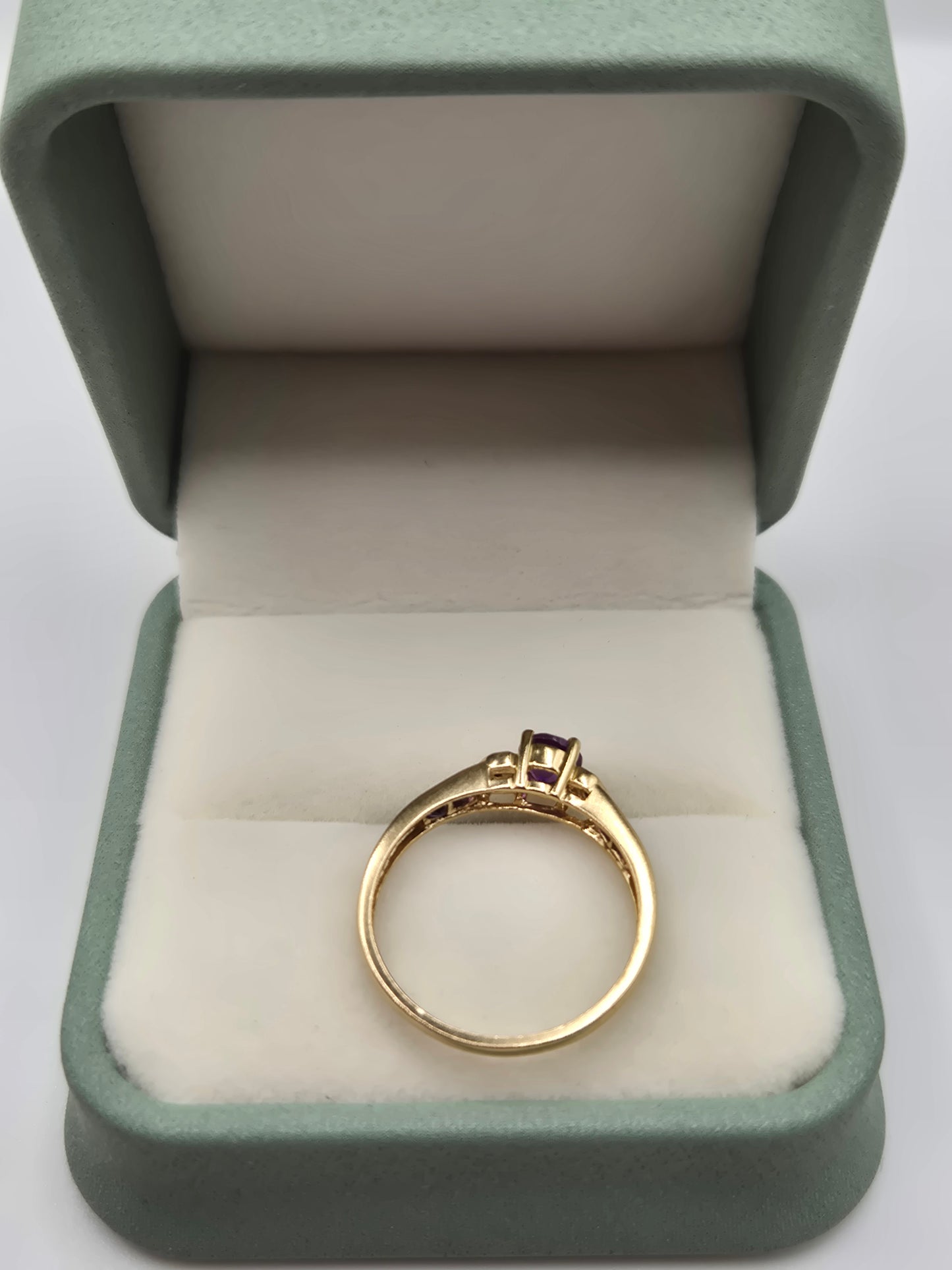 9ct gold amethyst and diamond ring