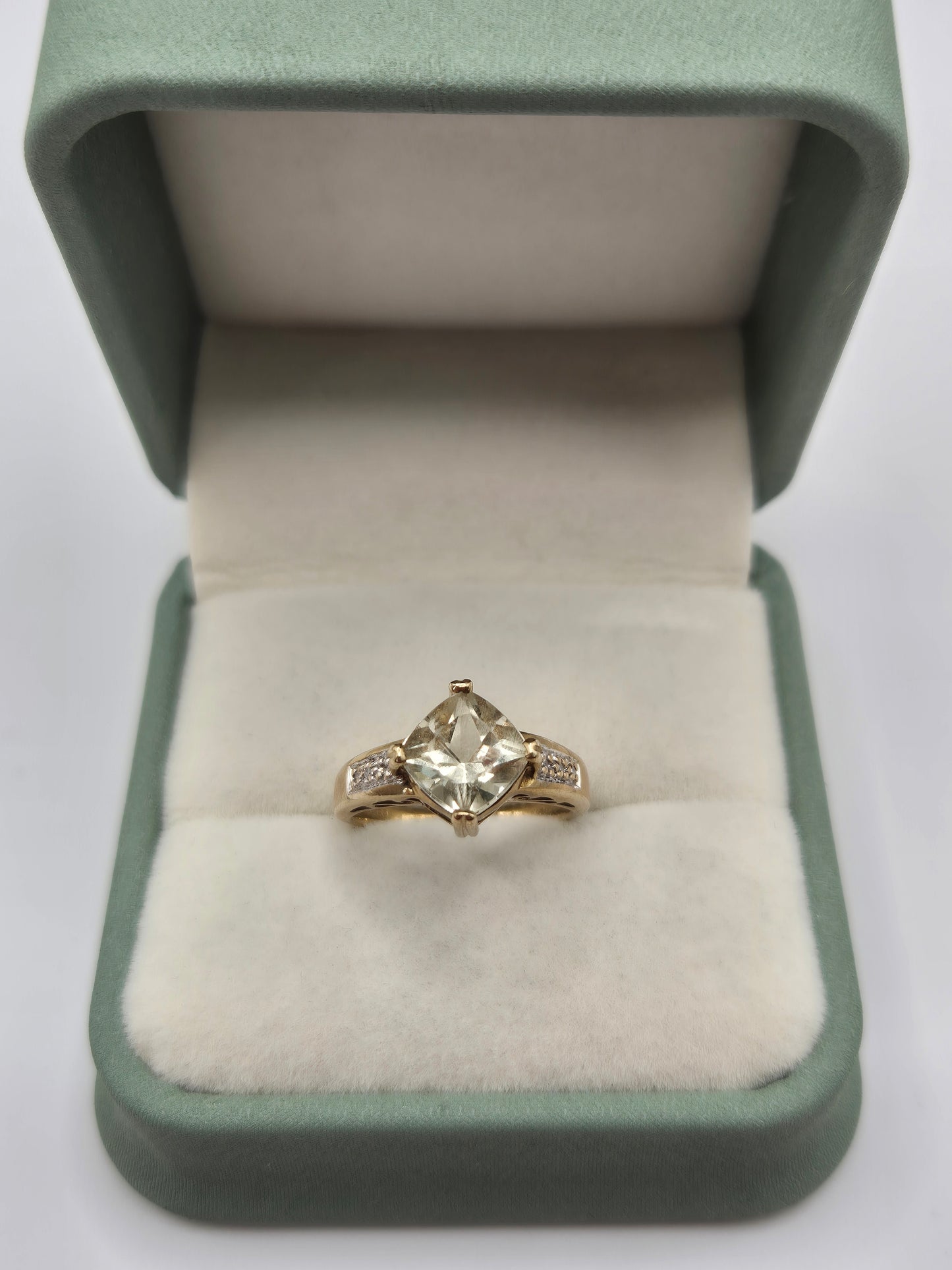 Heavy 9ct gold peridot and diamond ring