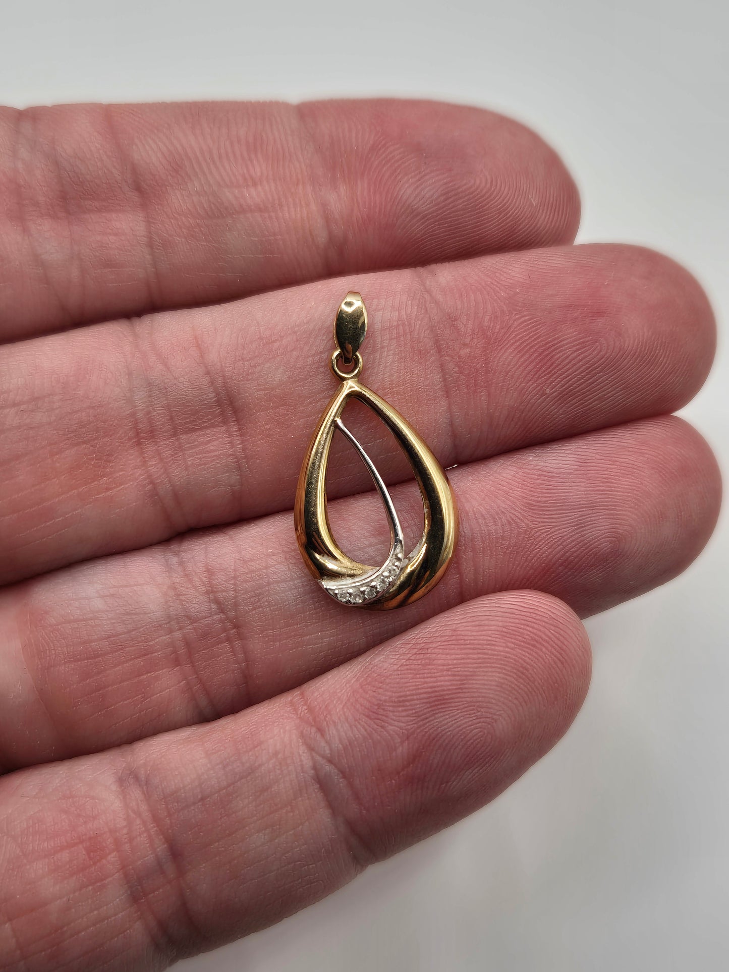 9ct gold diamond pendant