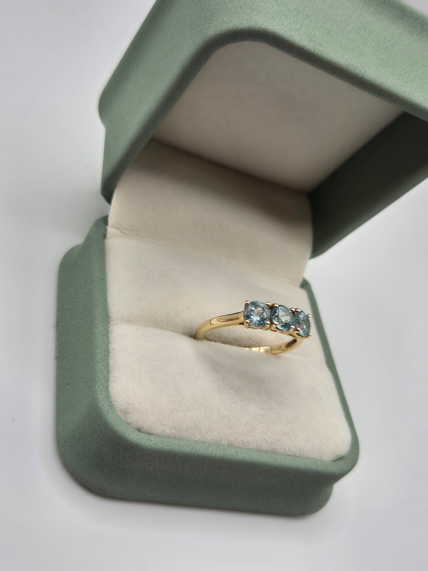 9ct gold apatite ring