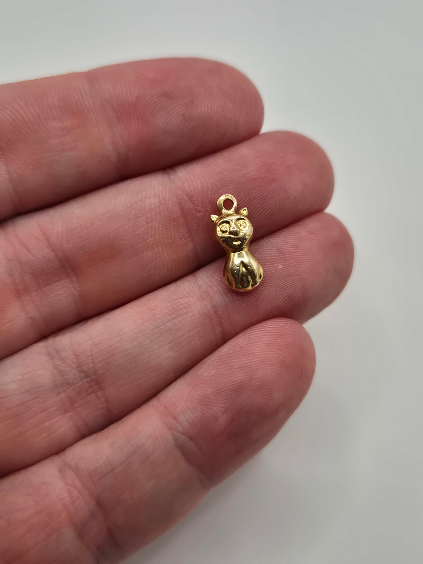 9ct gold cat charm