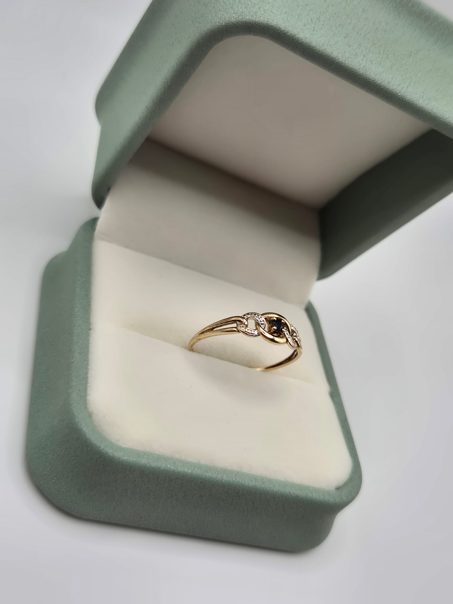 9ct gold sapphire ring