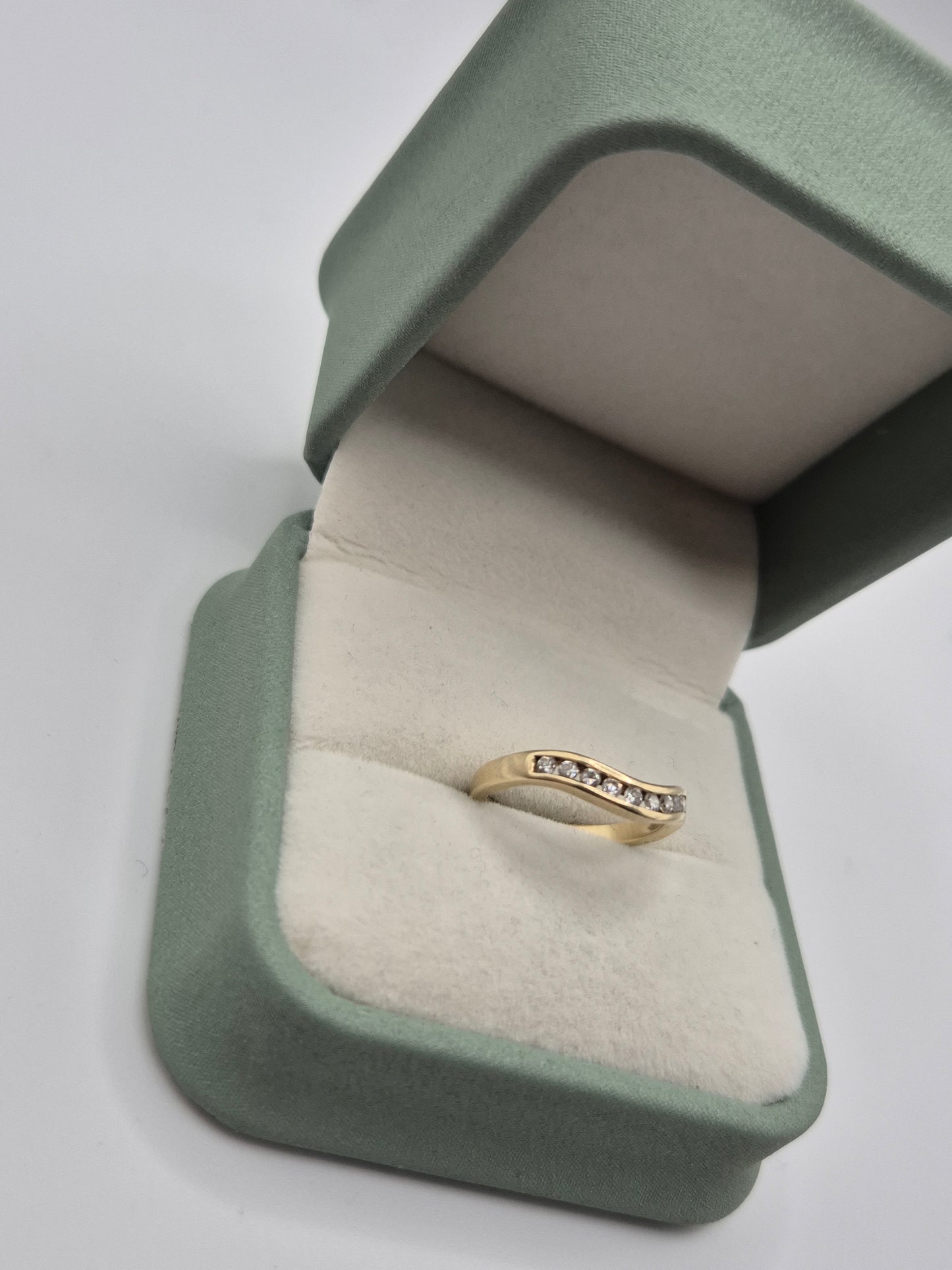 9ct gold cz ring