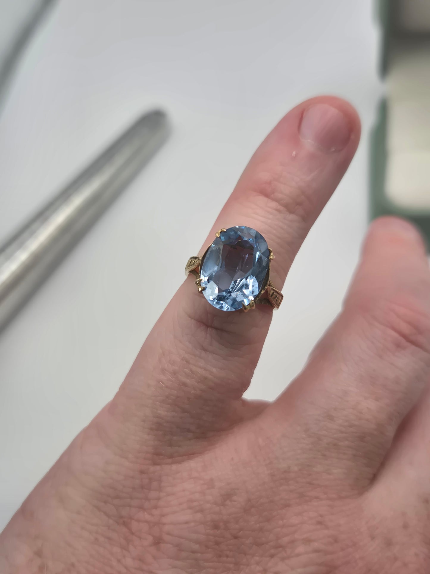 9ct gold topaz ring