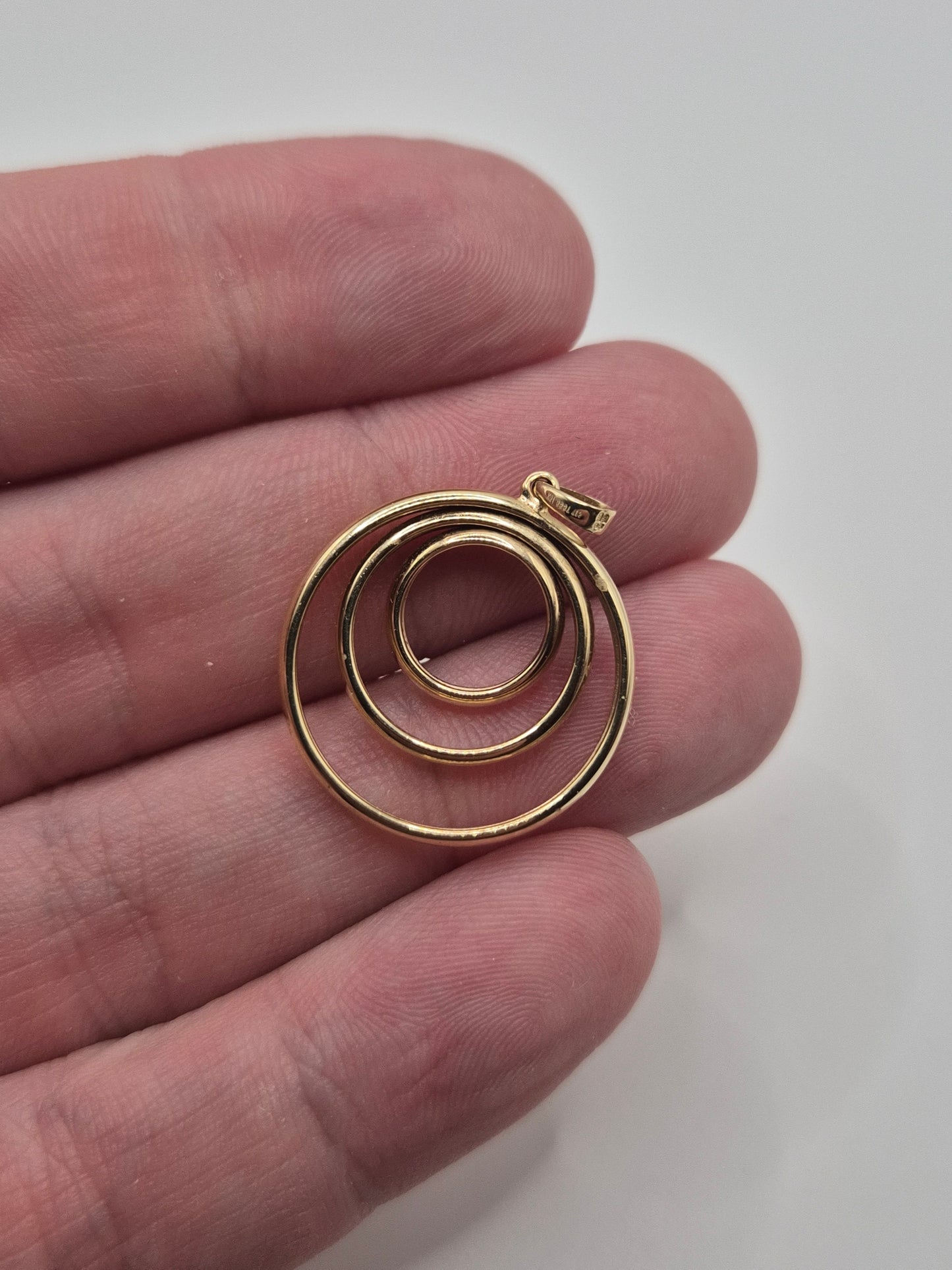 9ct gold pendant