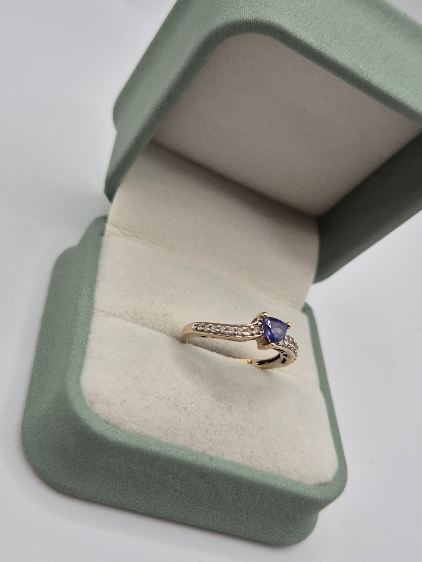 9ct gold tanzanite and zircon ring