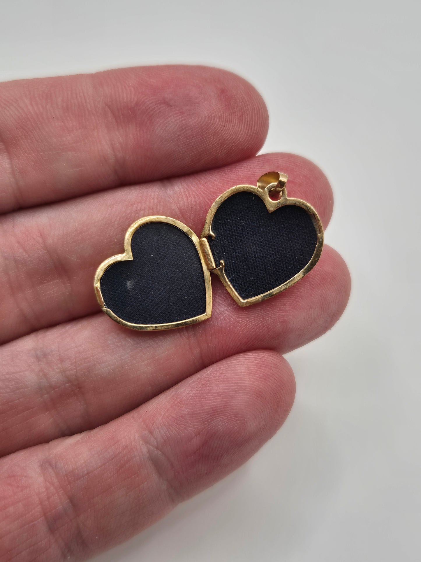 9ct gold locket