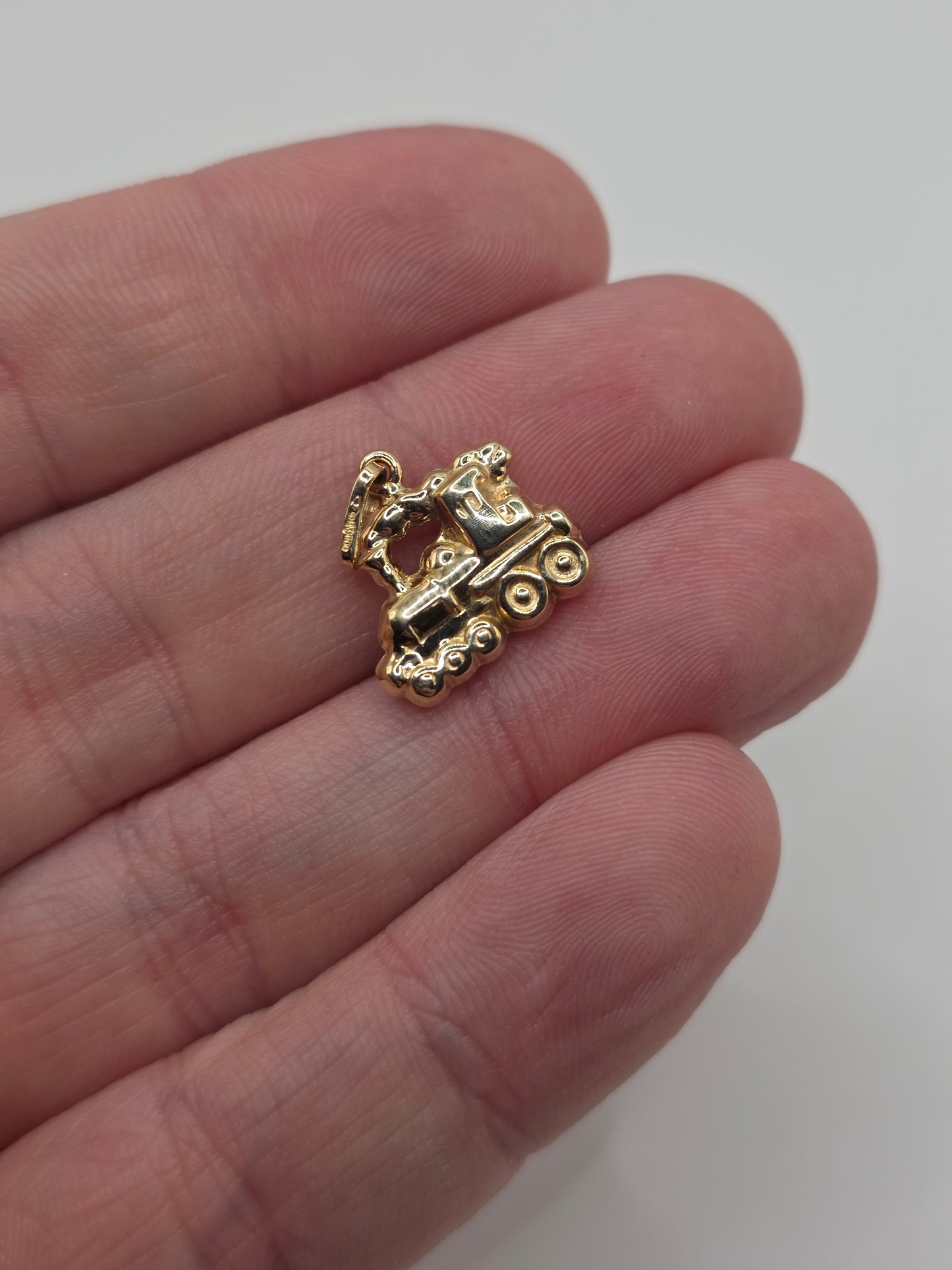 9ct gold train charm