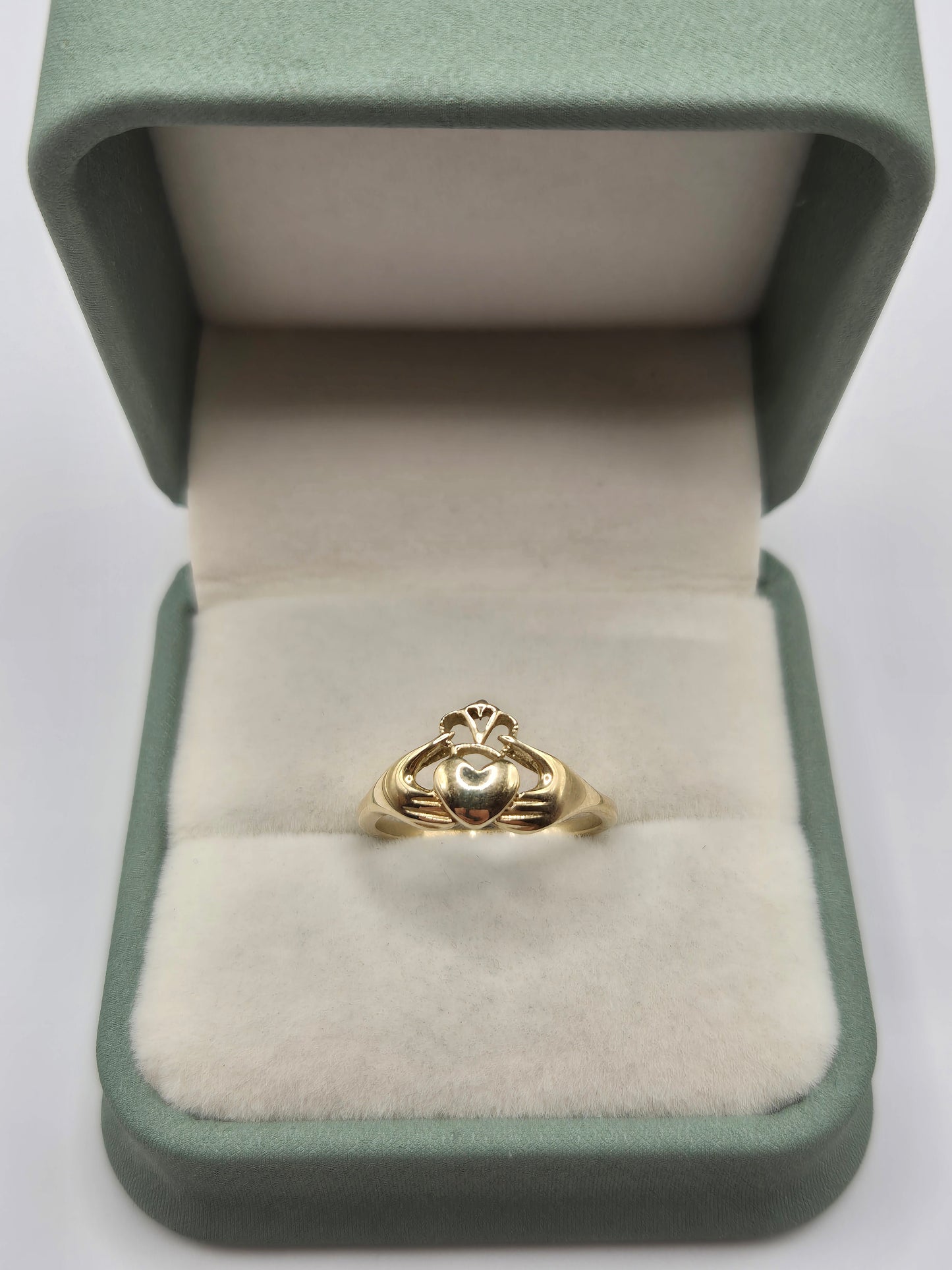 9ct gold claddagh ring