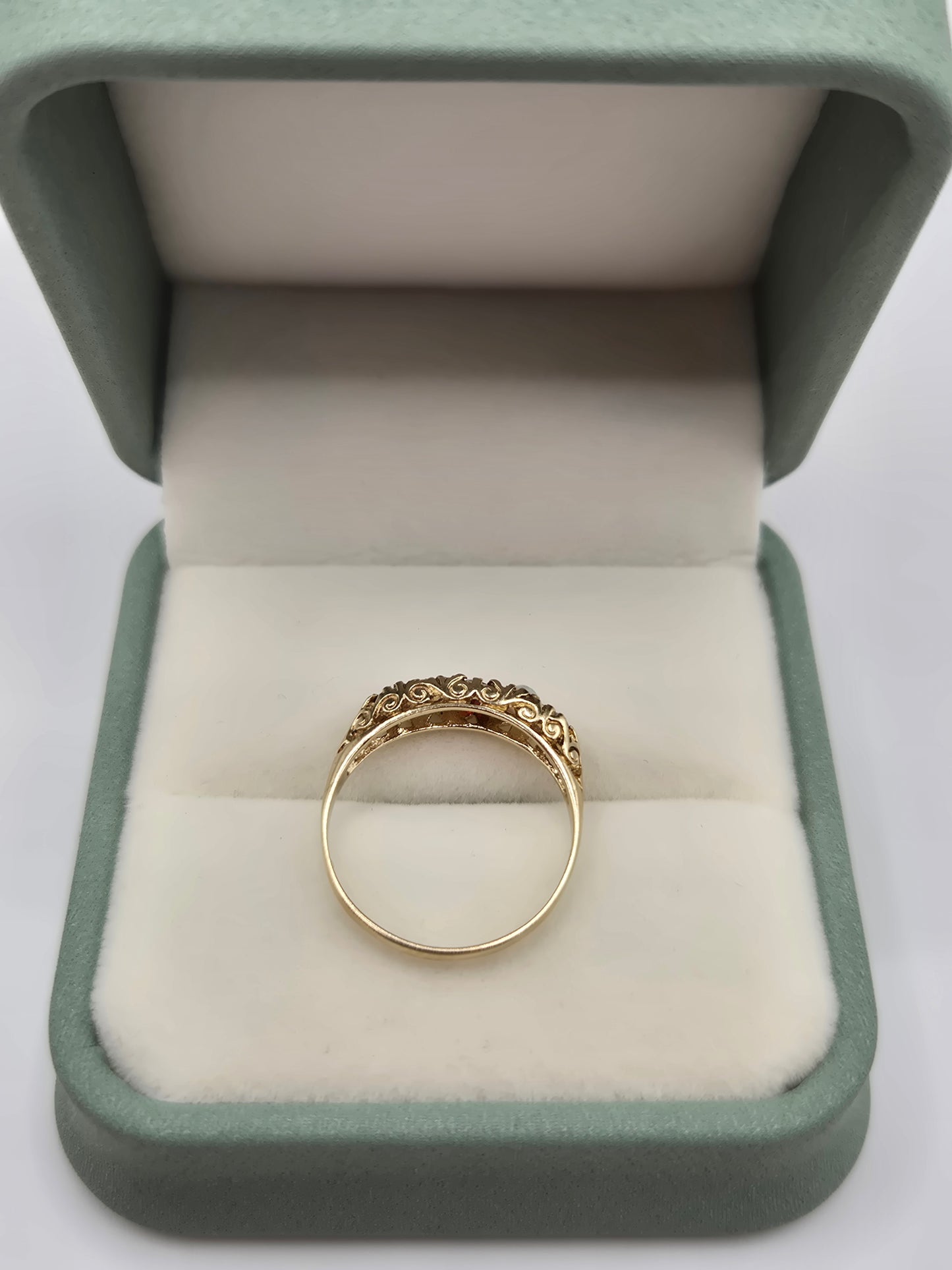 9ct gold garnet and opal ring