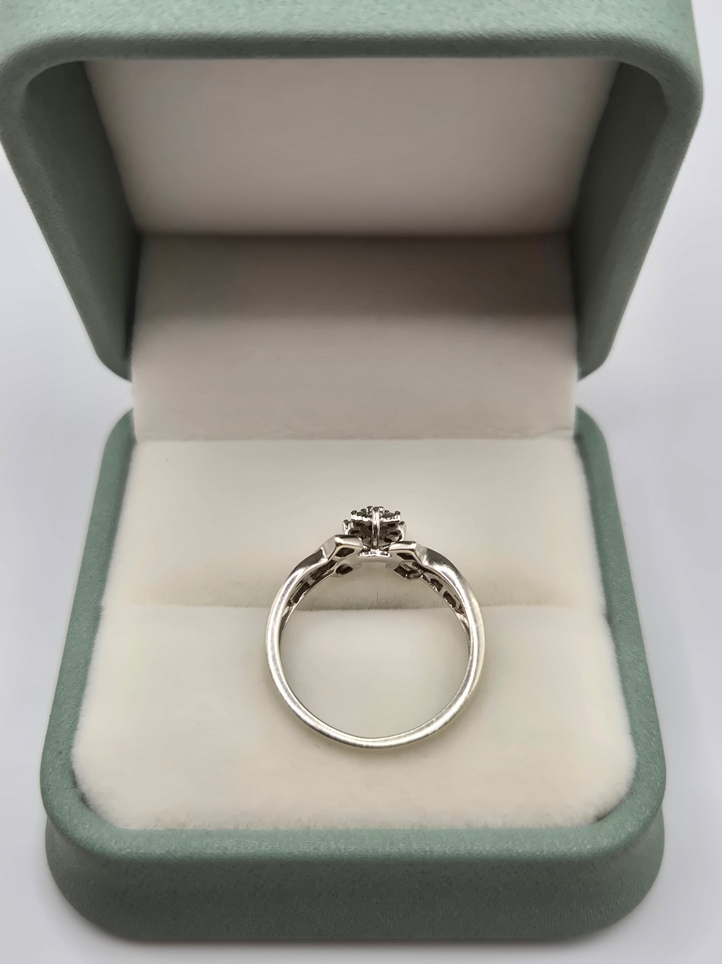 9ct white gold diamond ring