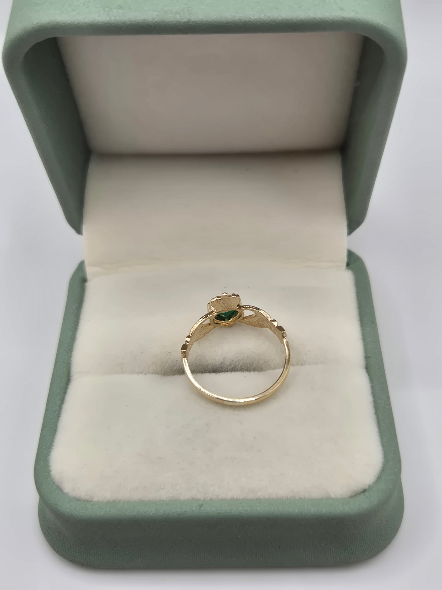 9ct gold agate claddagh ring