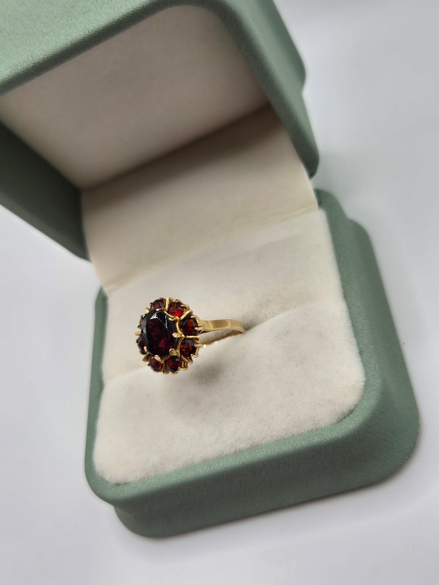 9ct gold garnet cluster ring