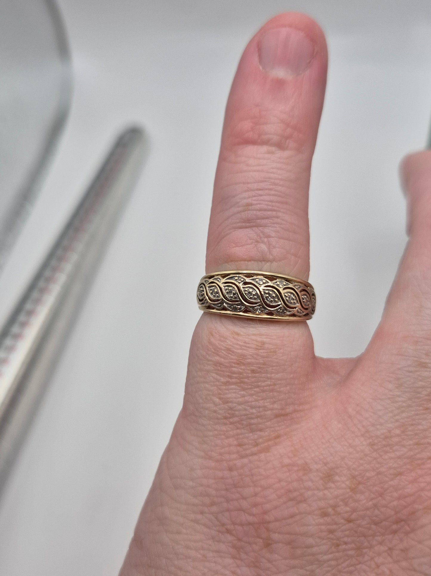 9ct gold diamond ring