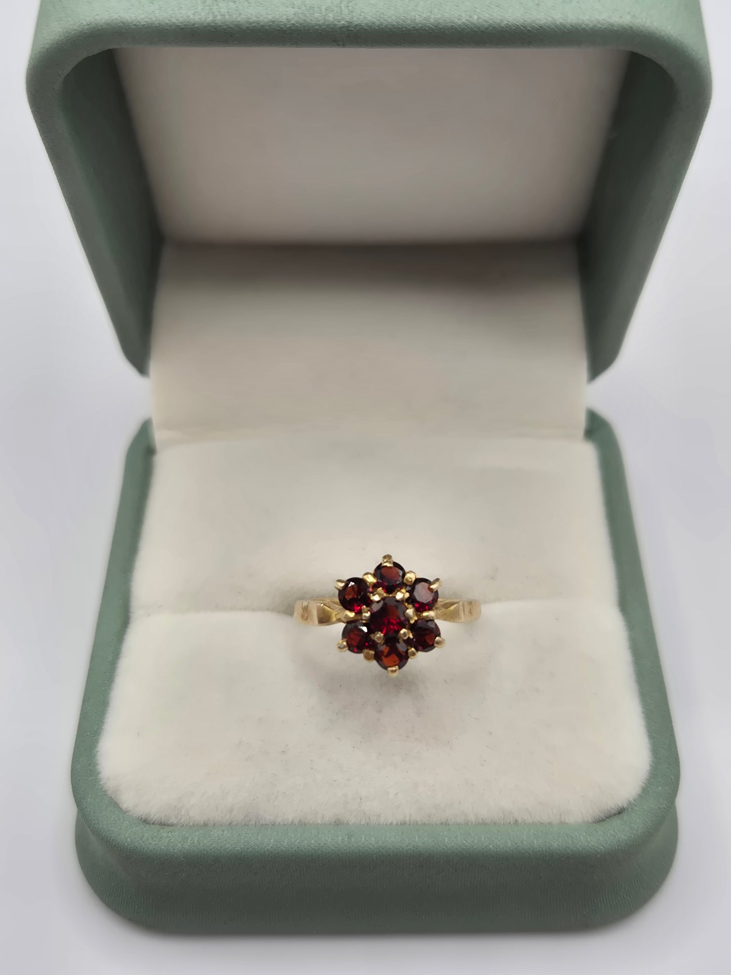 9ct gold garnet ring
